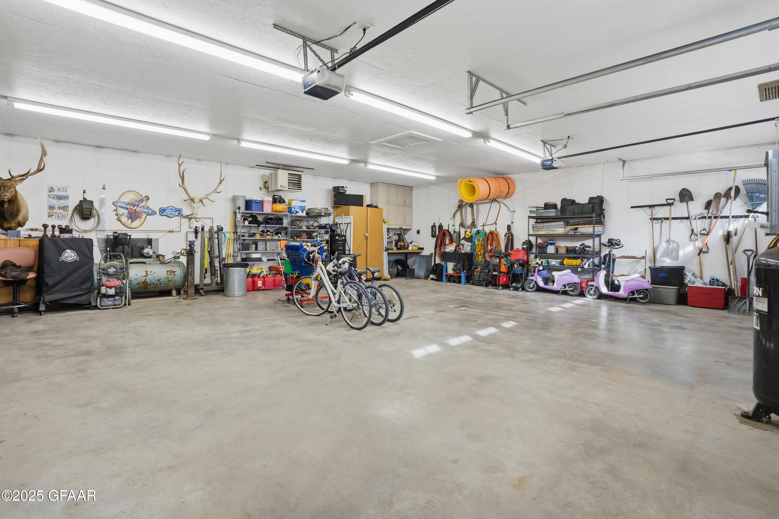 Grand Forks, North Dakota 58201, United States, 4 Bedrooms Bedrooms, ,3 BathroomsBathrooms,Residential,Active,229784