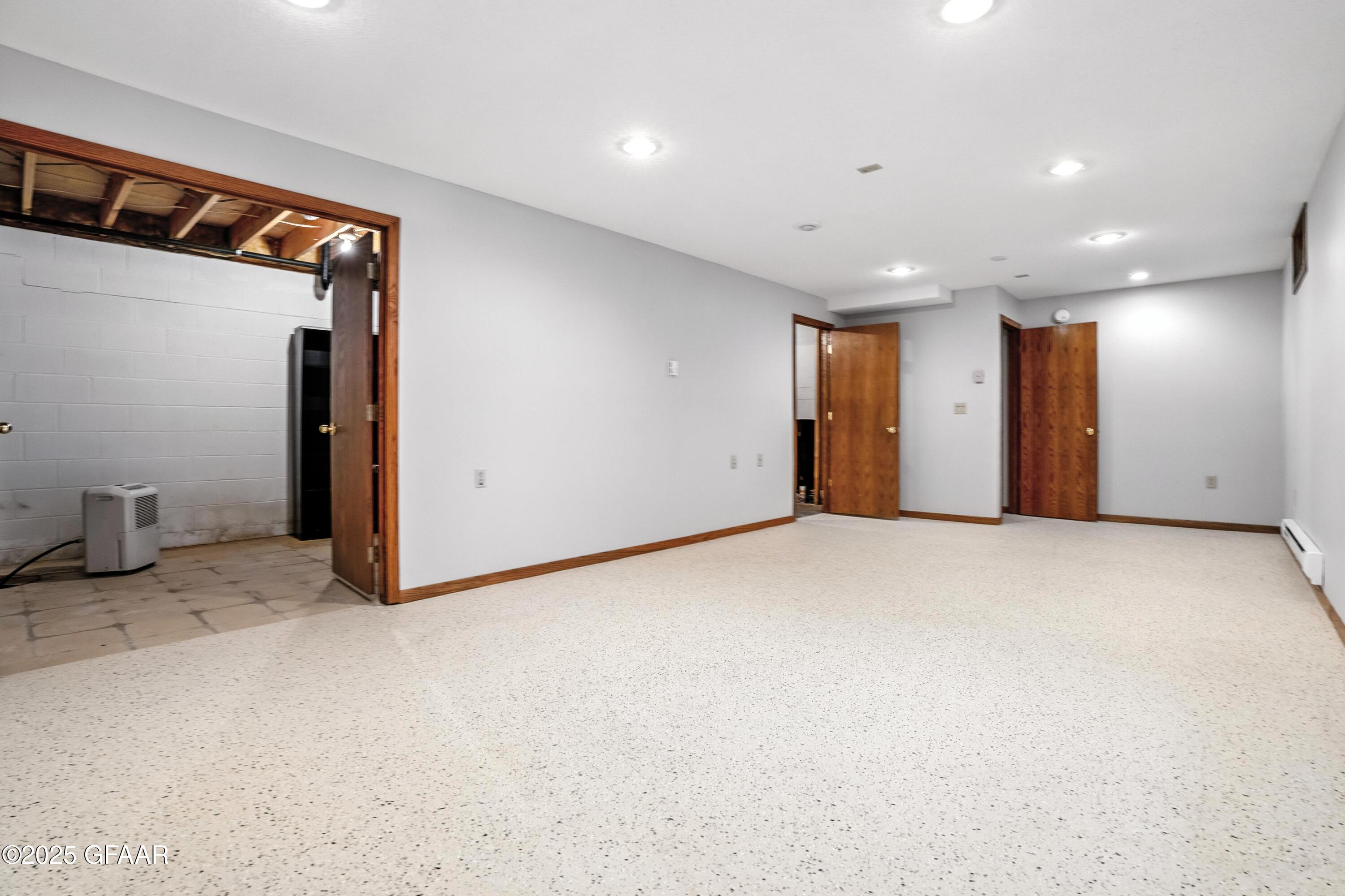 Grand Forks, North Dakota 58201, United States, 2 Bedrooms Bedrooms, ,2 BathroomsBathrooms,Residential,Active,211435