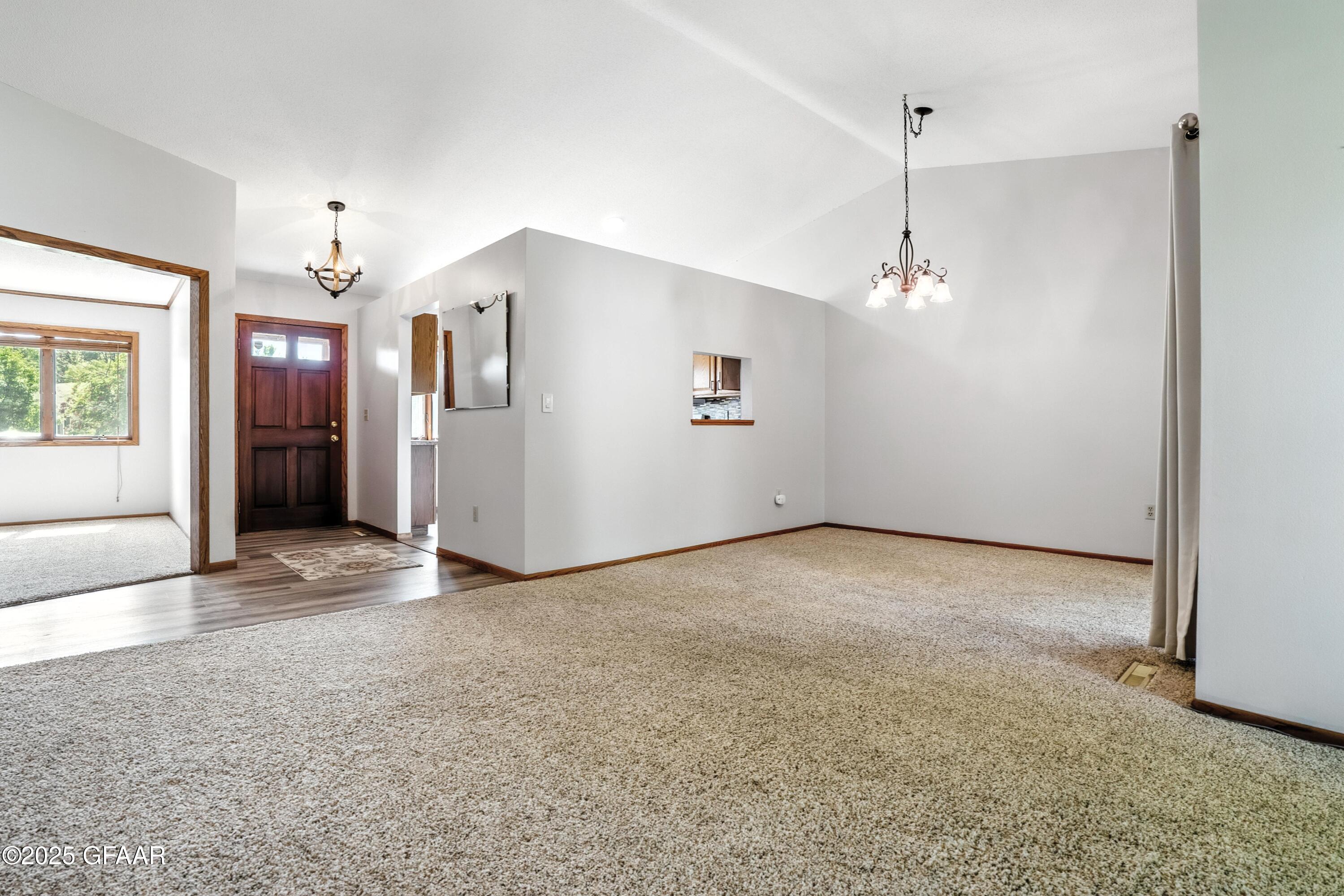 Grand Forks, North Dakota 58201, United States, 2 Bedrooms Bedrooms, ,2 BathroomsBathrooms,Residential,Active,211435