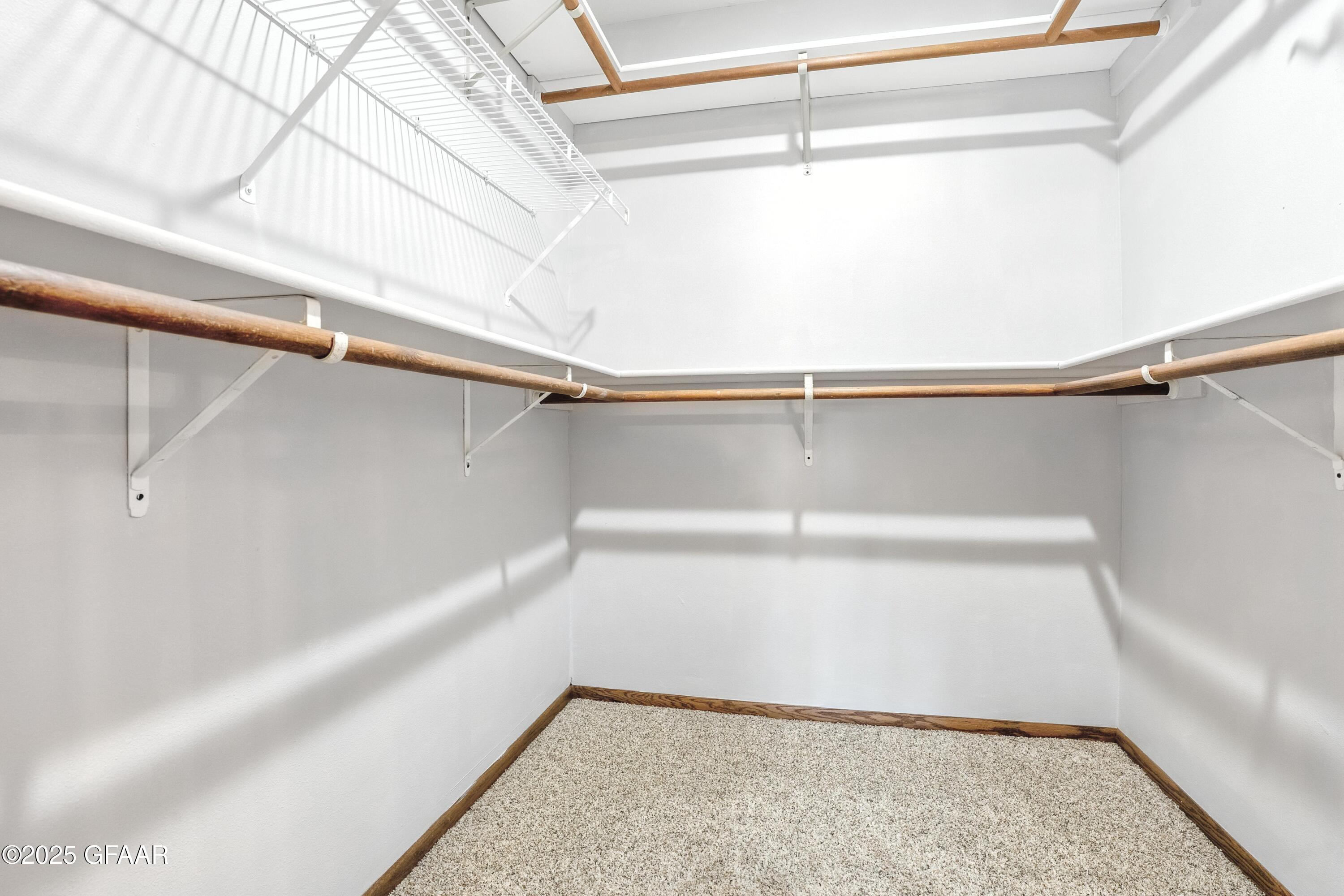 Grand Forks, North Dakota 58201, United States, 2 Bedrooms Bedrooms, ,2 BathroomsBathrooms,Residential,Active,211435