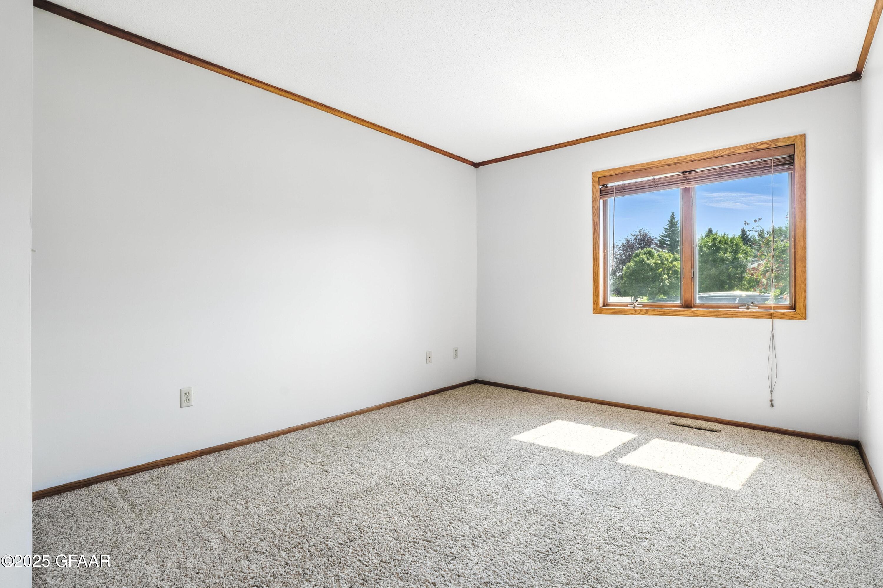 Grand Forks, North Dakota 58201, United States, 2 Bedrooms Bedrooms, ,2 BathroomsBathrooms,Residential,Active,211435