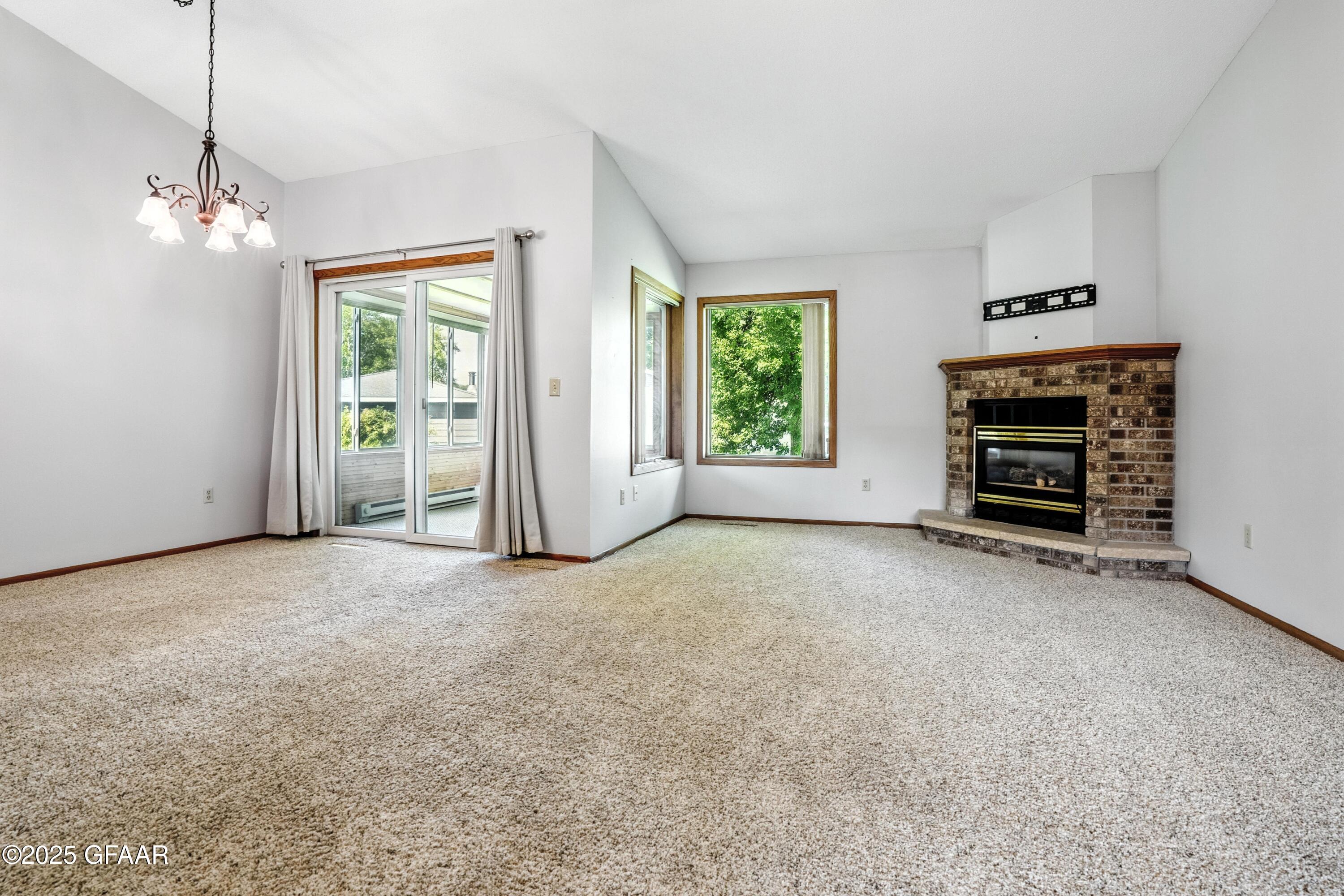 Grand Forks, North Dakota 58201, United States, 2 Bedrooms Bedrooms, ,2 BathroomsBathrooms,Residential,Active,211435