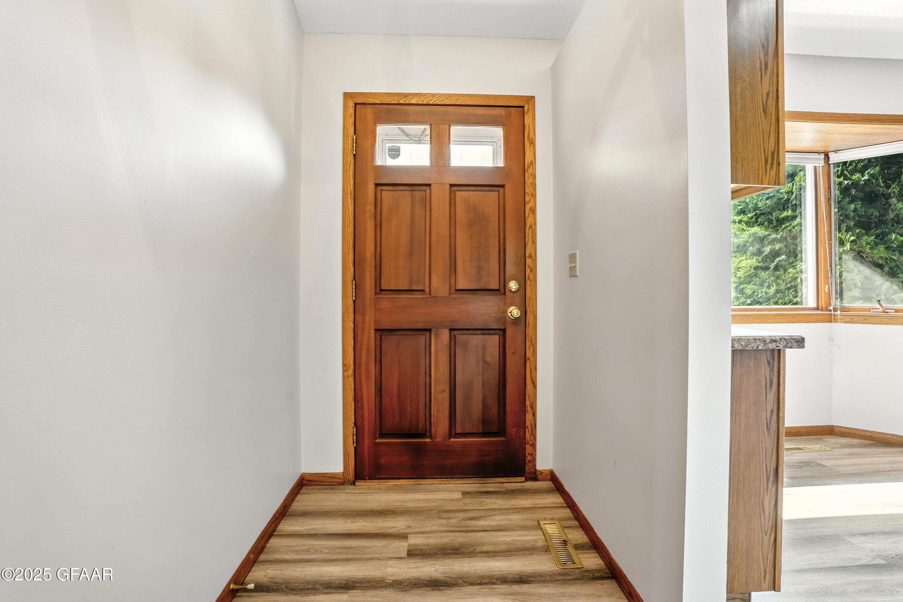 Grand Forks, North Dakota 58201, United States, 2 Bedrooms Bedrooms, ,2 BathroomsBathrooms,Residential,Active,211435