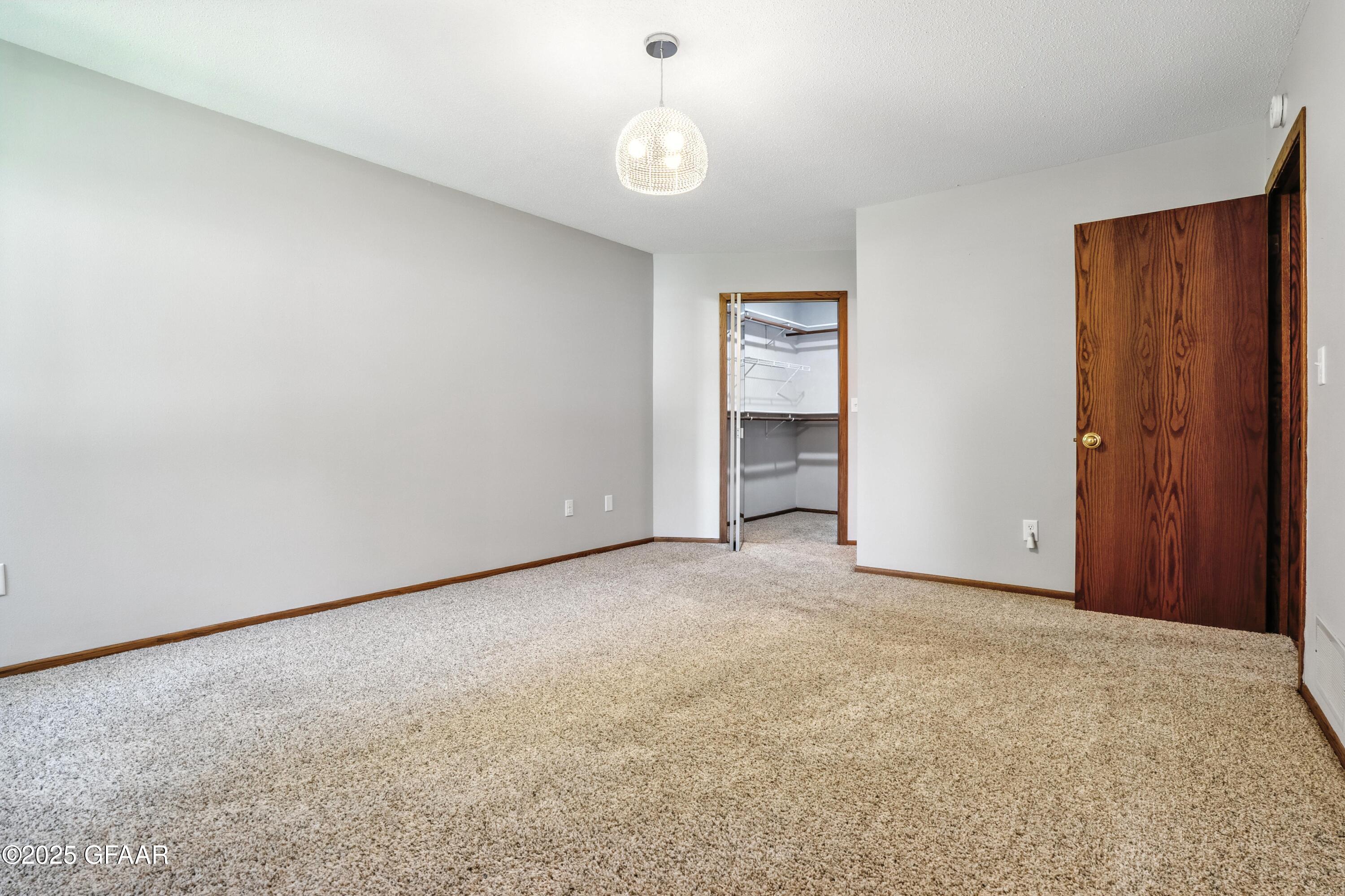 Grand Forks, North Dakota 58201, United States, 2 Bedrooms Bedrooms, ,2 BathroomsBathrooms,Residential,Active,211435