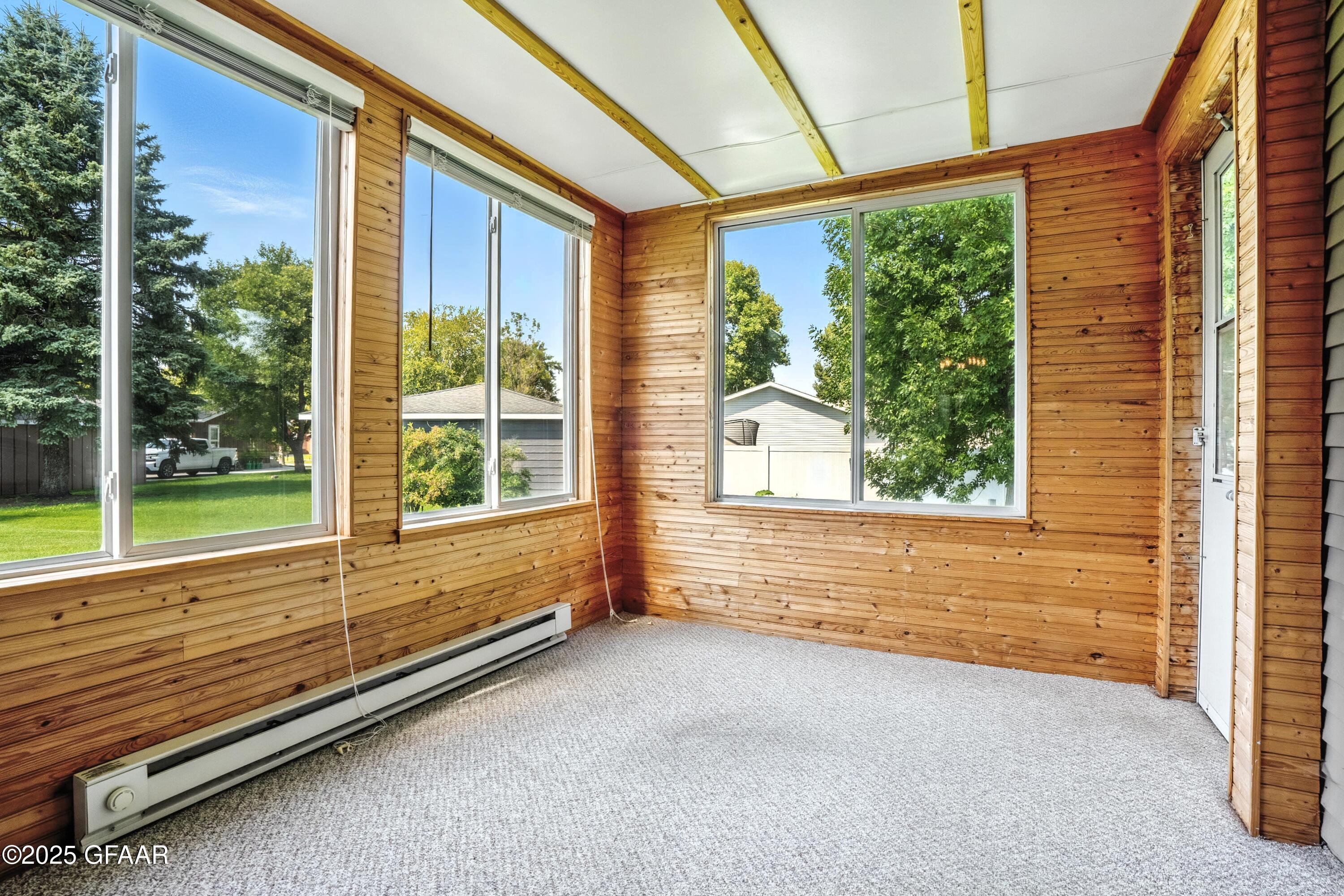 Grand Forks, North Dakota 58201, United States, 2 Bedrooms Bedrooms, ,2 BathroomsBathrooms,Residential,Active,211435