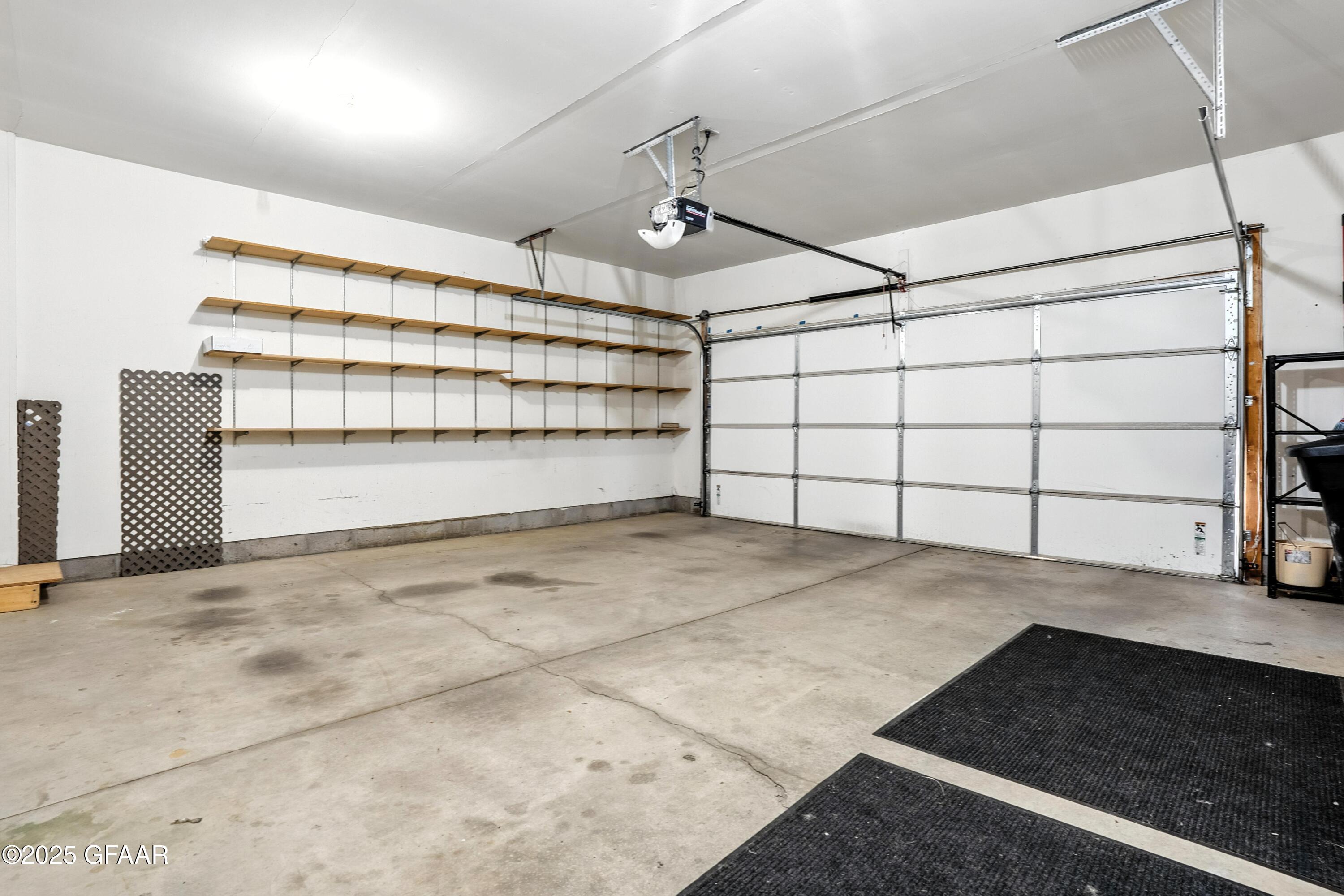 Grand Forks, North Dakota 58201, United States, 2 Bedrooms Bedrooms, ,2 BathroomsBathrooms,Residential,Active,211435