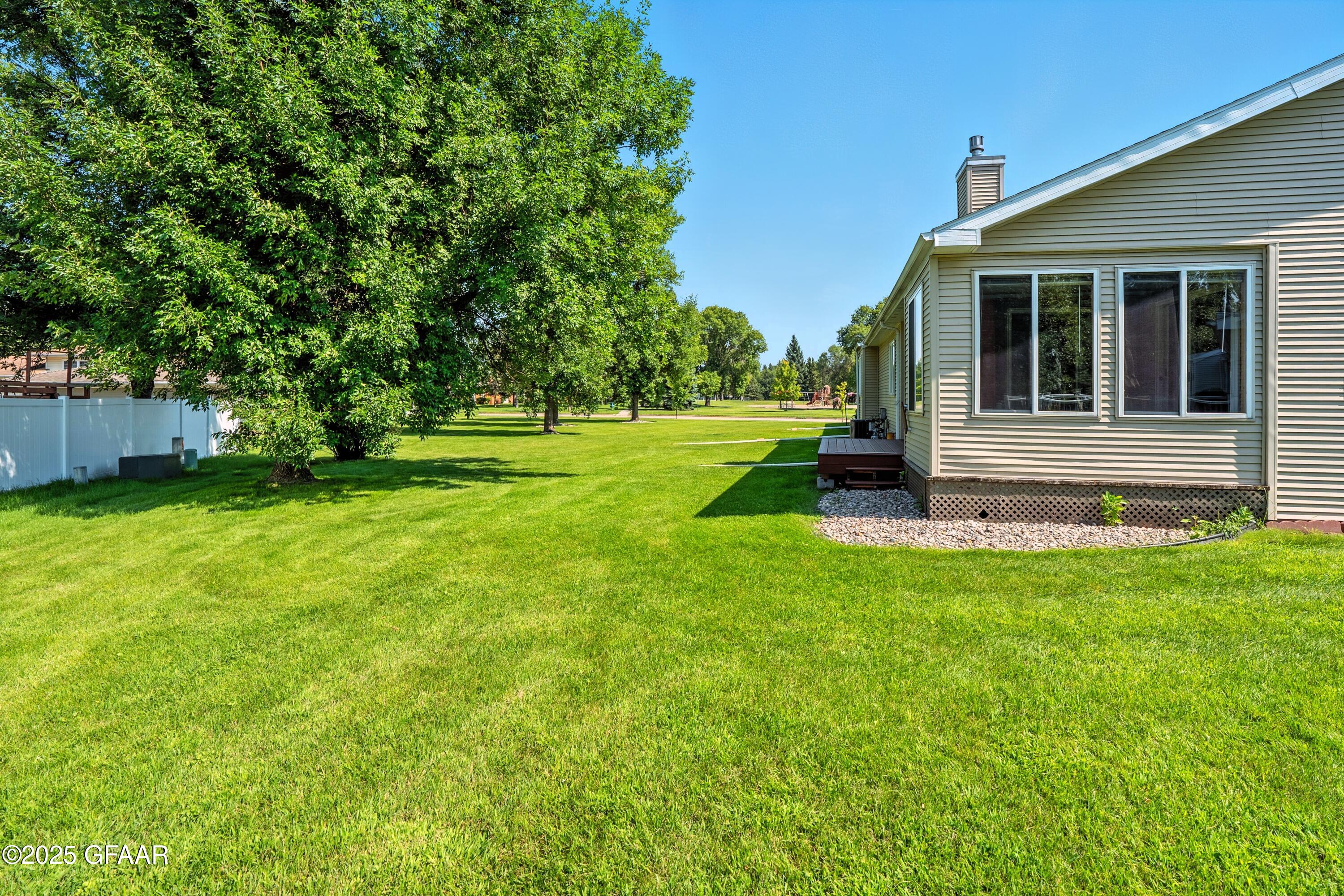 Grand Forks, North Dakota 58201, United States, 2 Bedrooms Bedrooms, ,2 BathroomsBathrooms,Residential,Active,211435