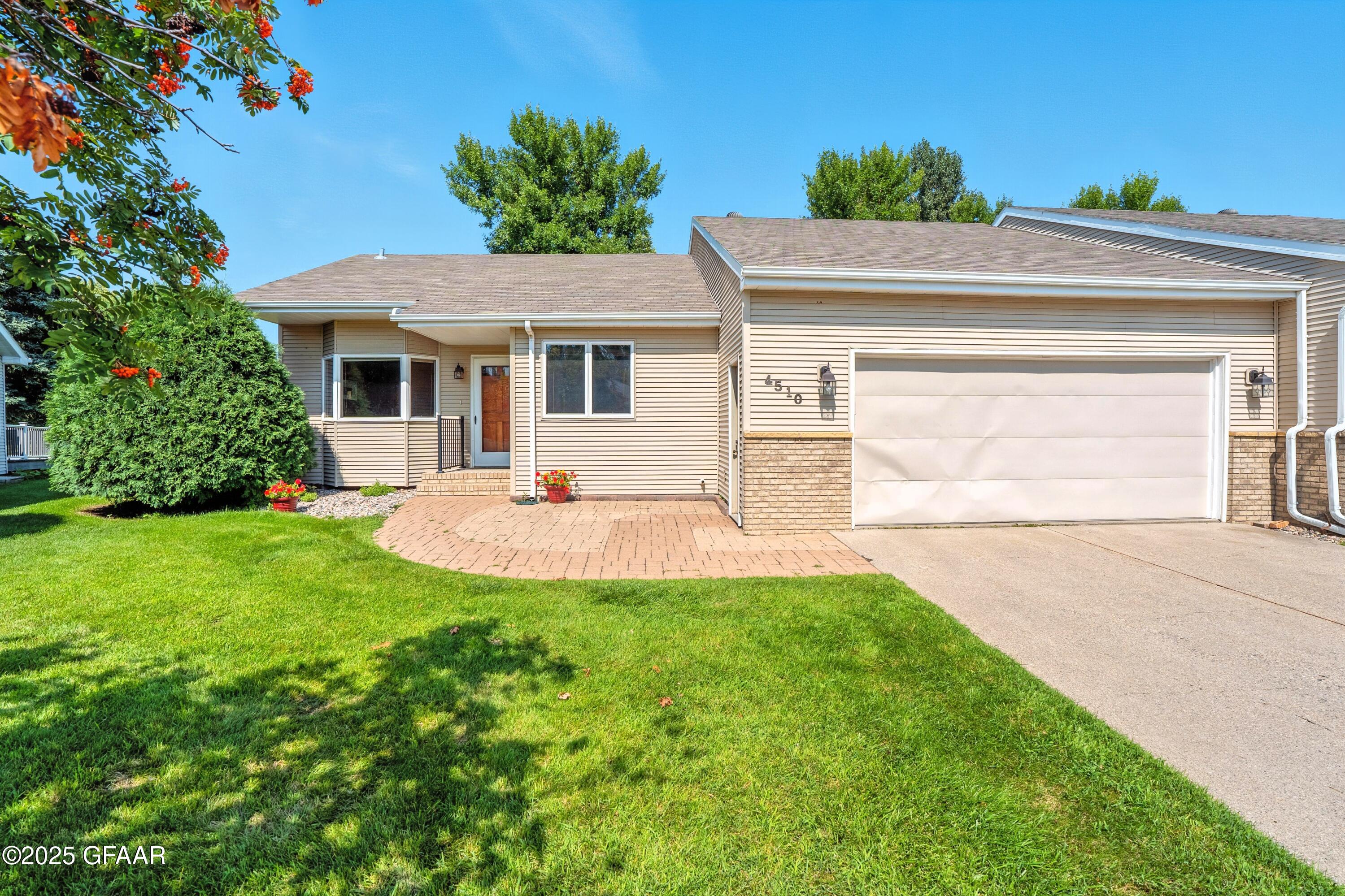 Grand Forks, North Dakota 58201, United States, 2 Bedrooms Bedrooms, ,2 BathroomsBathrooms,Residential,Active,211435