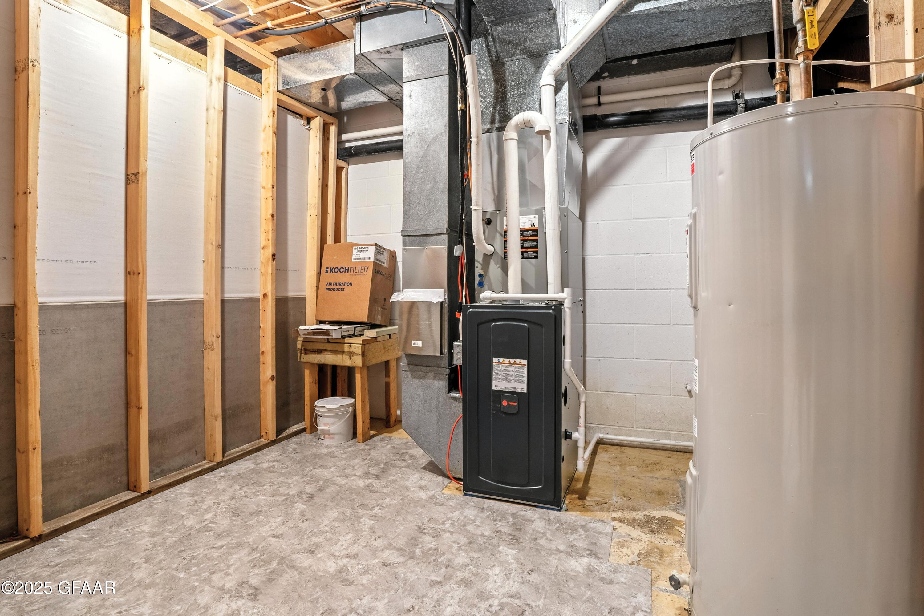 Grand Forks, North Dakota 58201, United States, 2 Bedrooms Bedrooms, ,2 BathroomsBathrooms,Residential,Active,211435