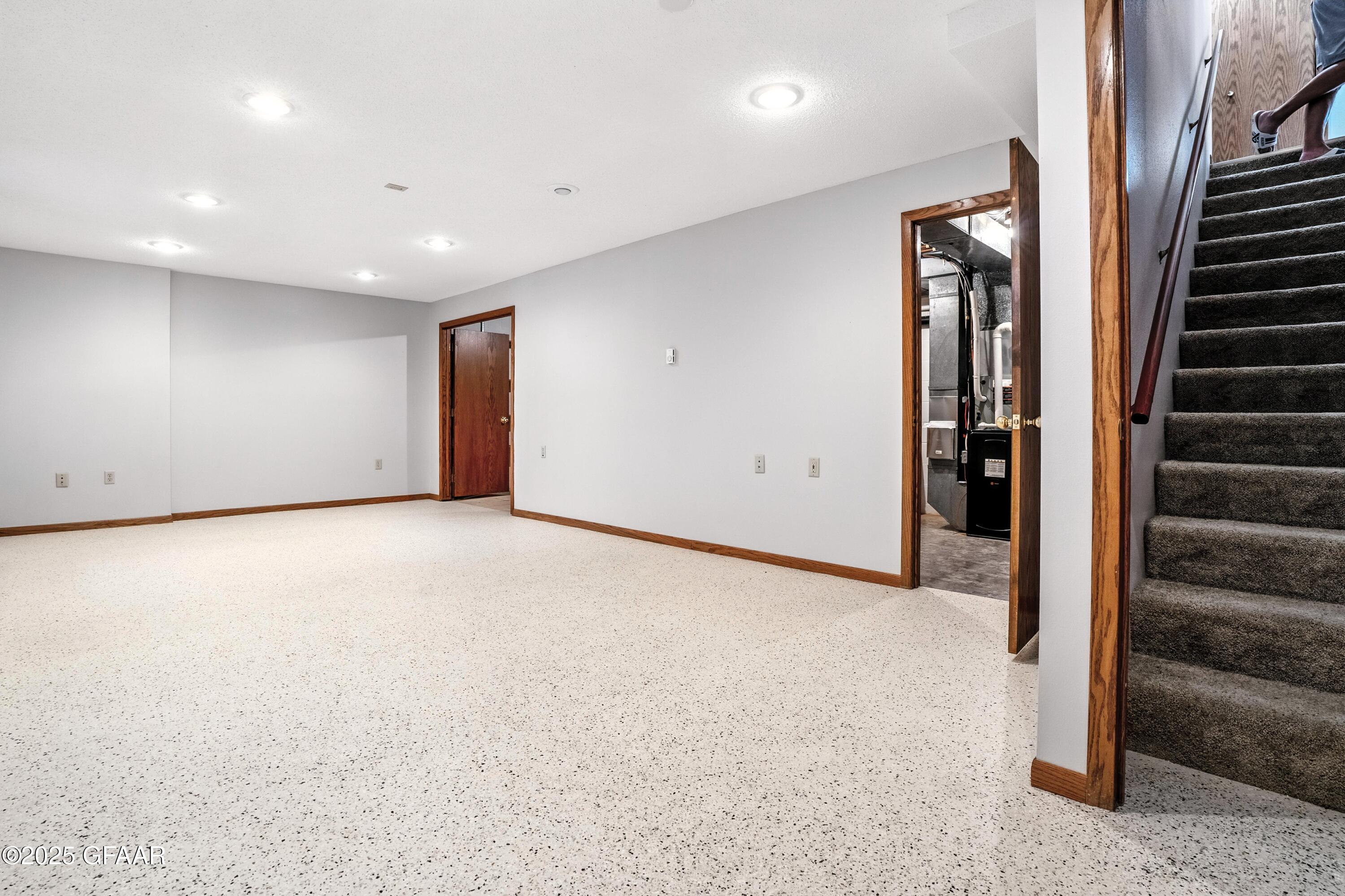 Grand Forks, North Dakota 58201, United States, 2 Bedrooms Bedrooms, ,2 BathroomsBathrooms,Residential,Active,211435