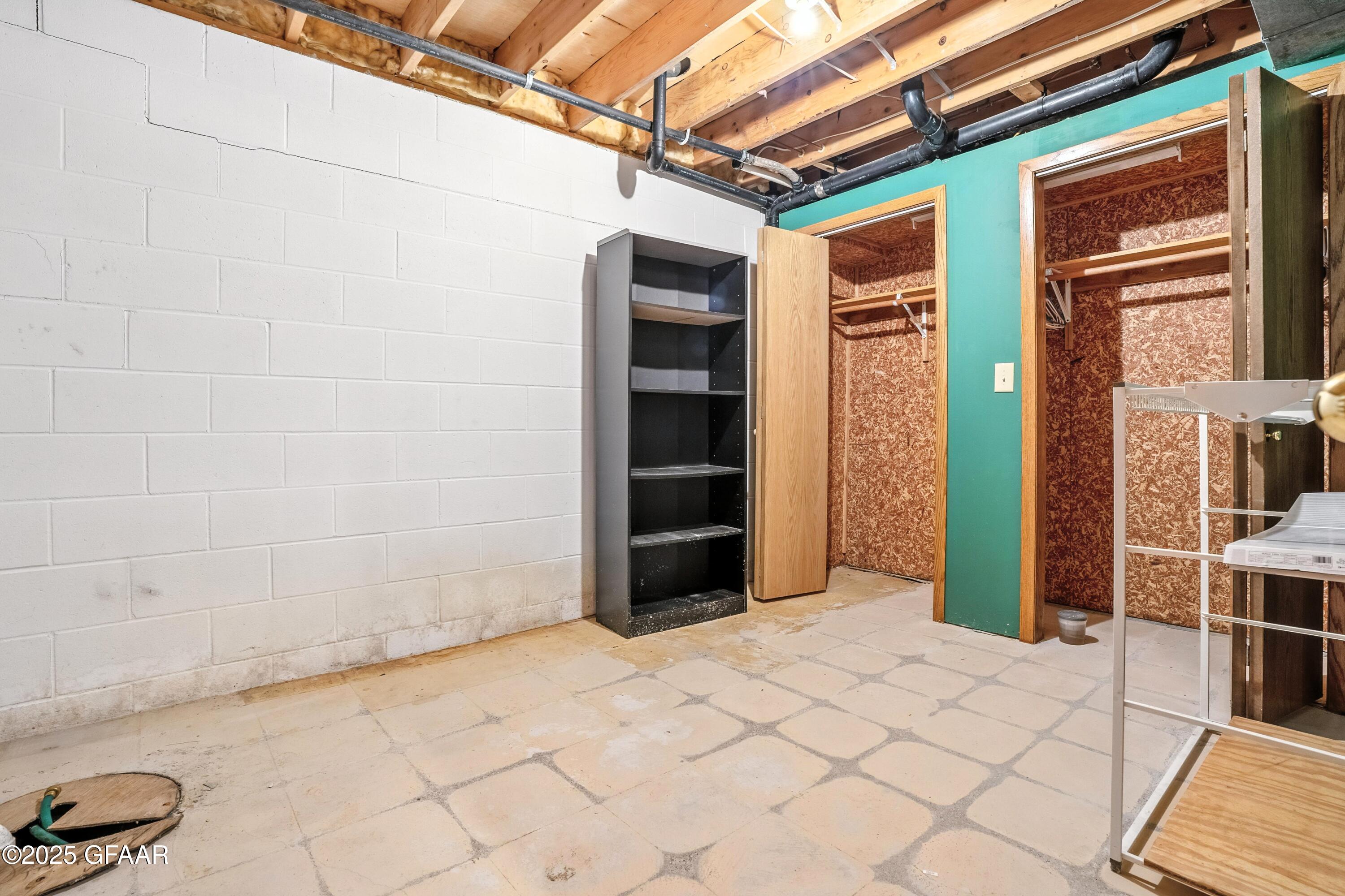 Grand Forks, North Dakota 58201, United States, 2 Bedrooms Bedrooms, ,2 BathroomsBathrooms,Residential,Active,211435