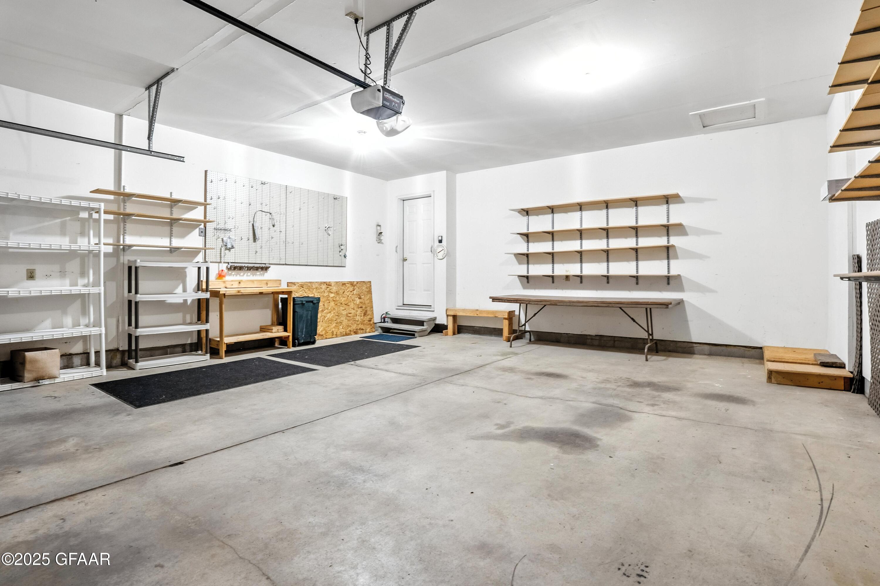 Grand Forks, North Dakota 58201, United States, 2 Bedrooms Bedrooms, ,2 BathroomsBathrooms,Residential,Active,211435