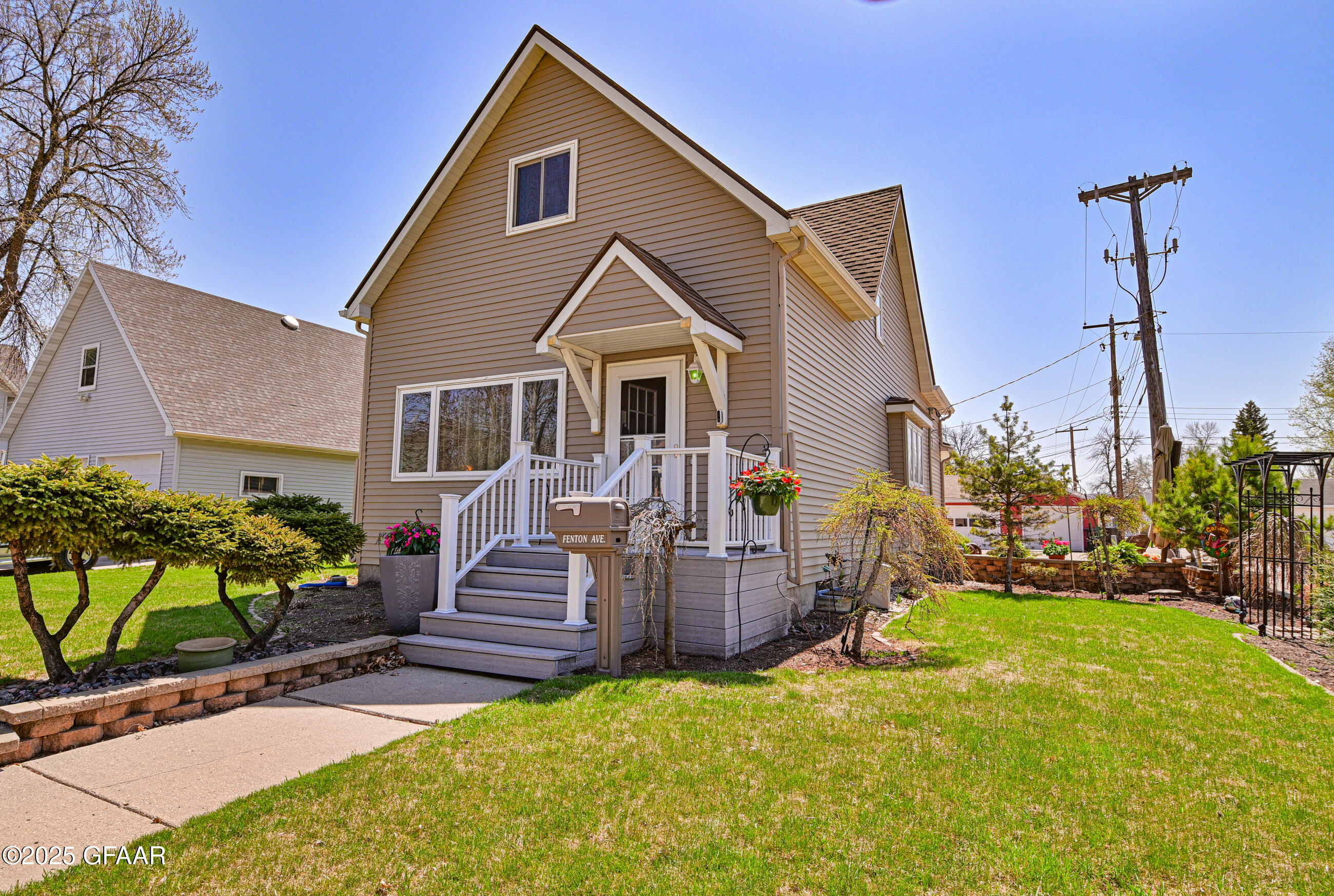 Grand Forks, North Dakota 58203, United States, 4 Bedrooms Bedrooms, ,2 BathroomsBathrooms,Residential,Pending,166337
