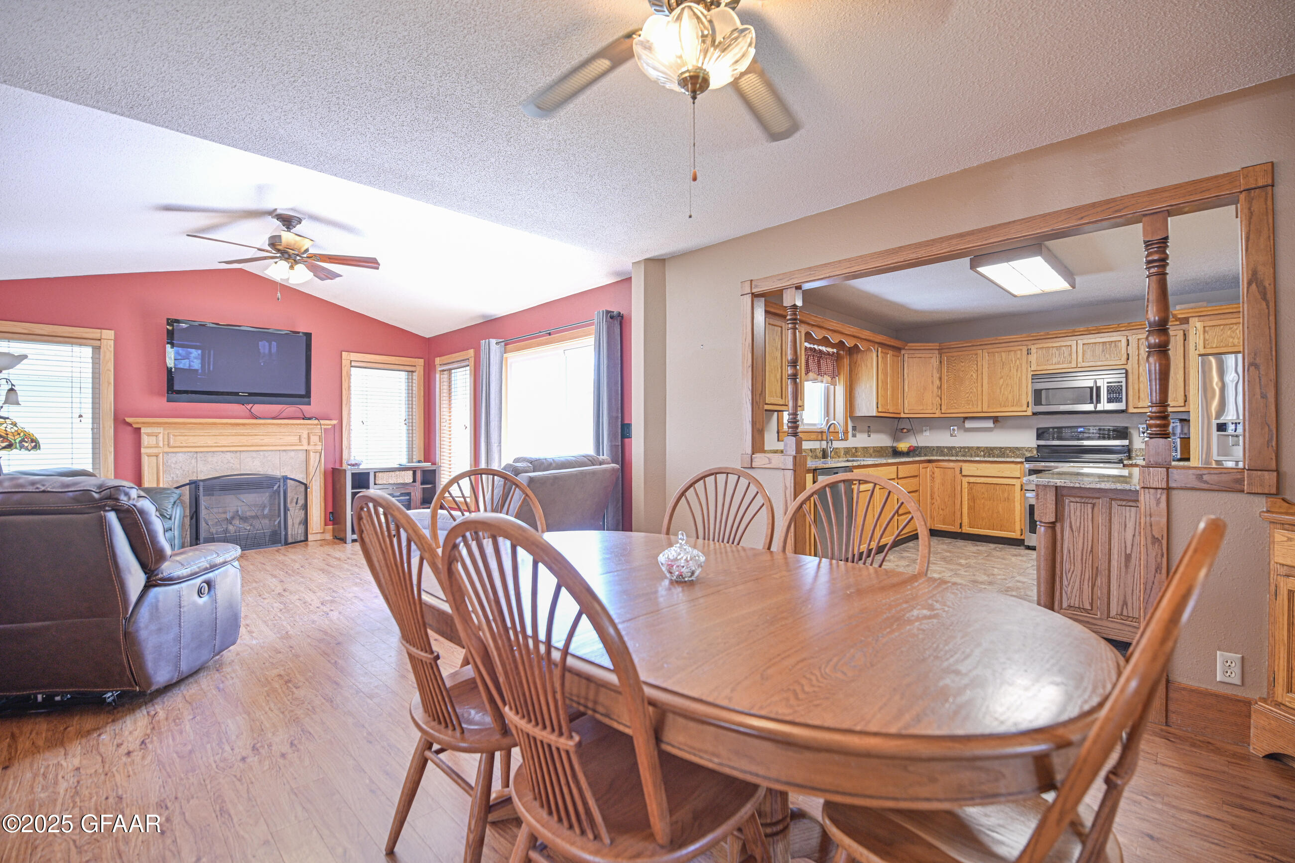 Grand Forks, North Dakota 58203, United States, 4 Bedrooms Bedrooms, ,2 BathroomsBathrooms,Residential,Pending,166337