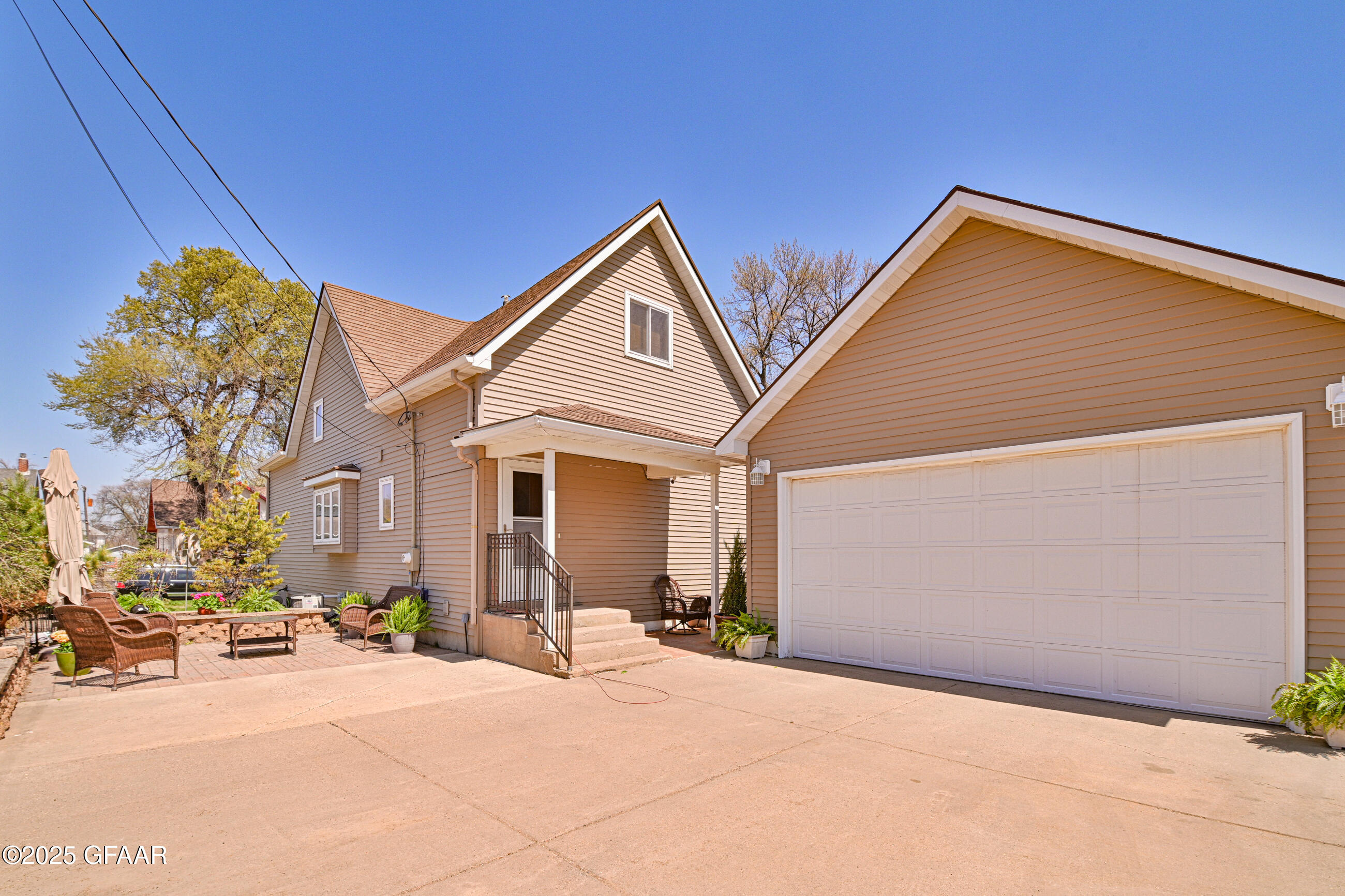 Grand Forks, North Dakota 58203, United States, 4 Bedrooms Bedrooms, ,2 BathroomsBathrooms,Residential,Pending,166337