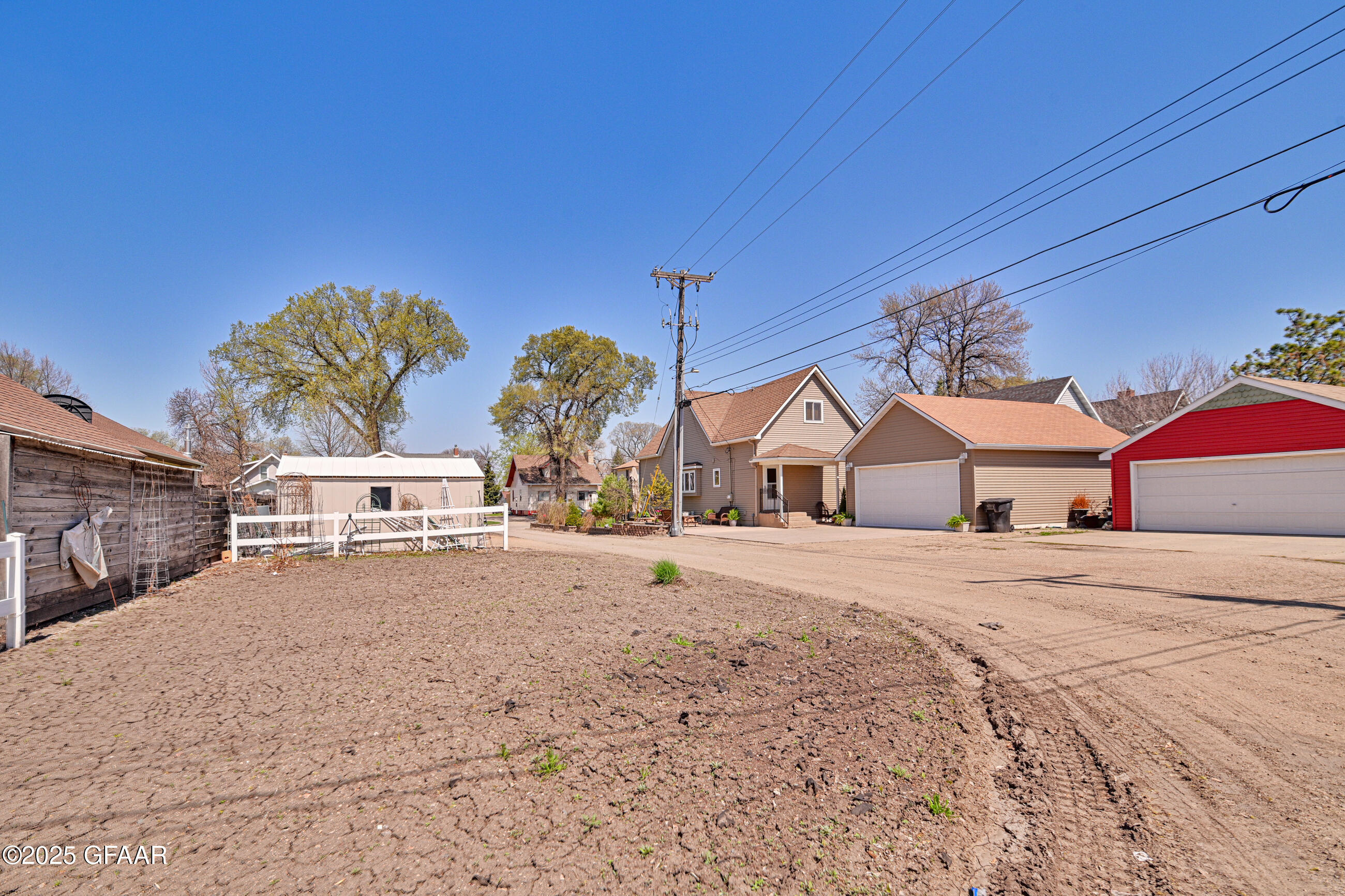 Grand Forks, North Dakota 58203, United States, 4 Bedrooms Bedrooms, ,2 BathroomsBathrooms,Residential,Pending,166337