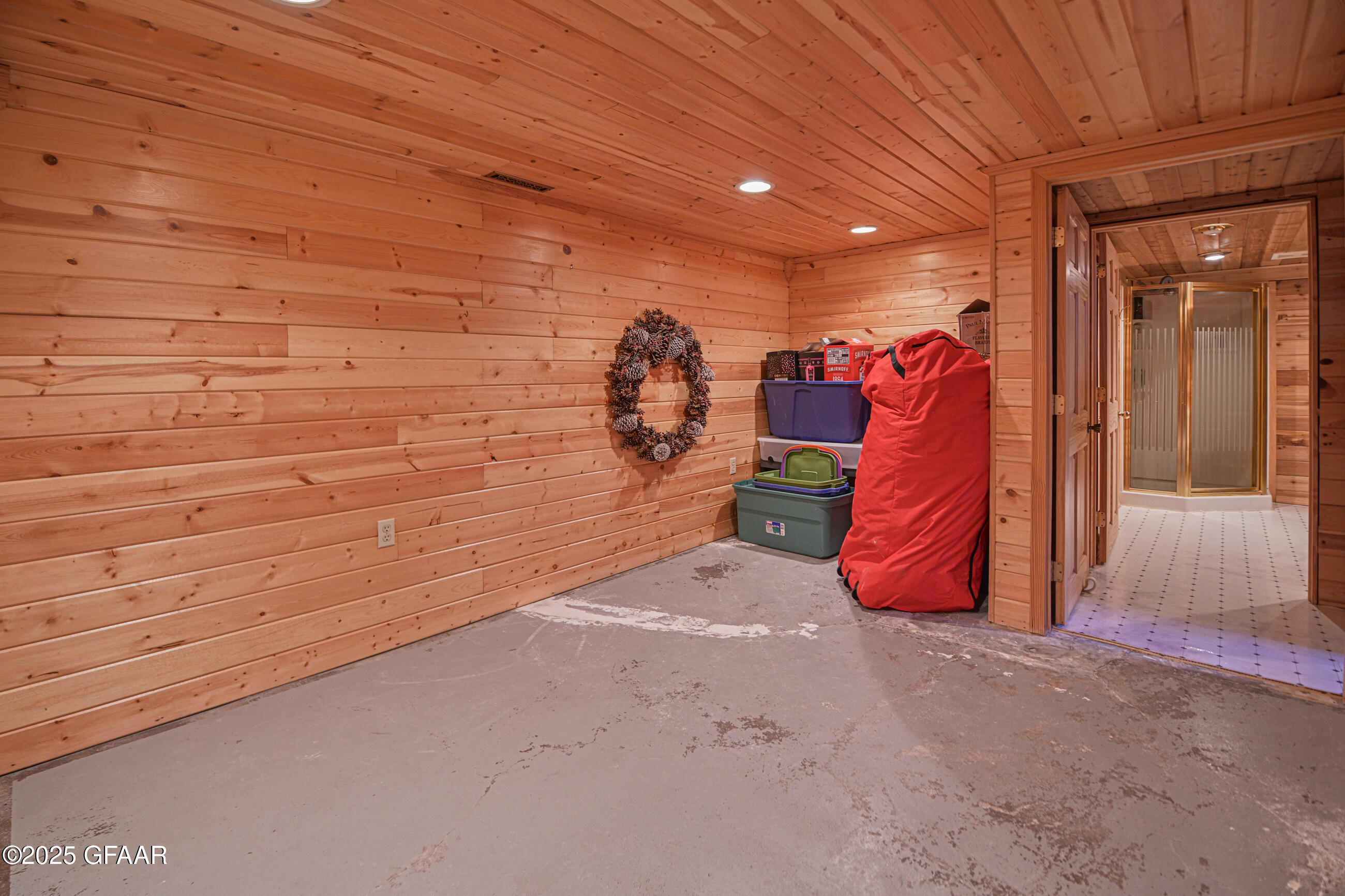 Grand Forks, North Dakota 58203, United States, 4 Bedrooms Bedrooms, ,2 BathroomsBathrooms,Residential,Pending,166337