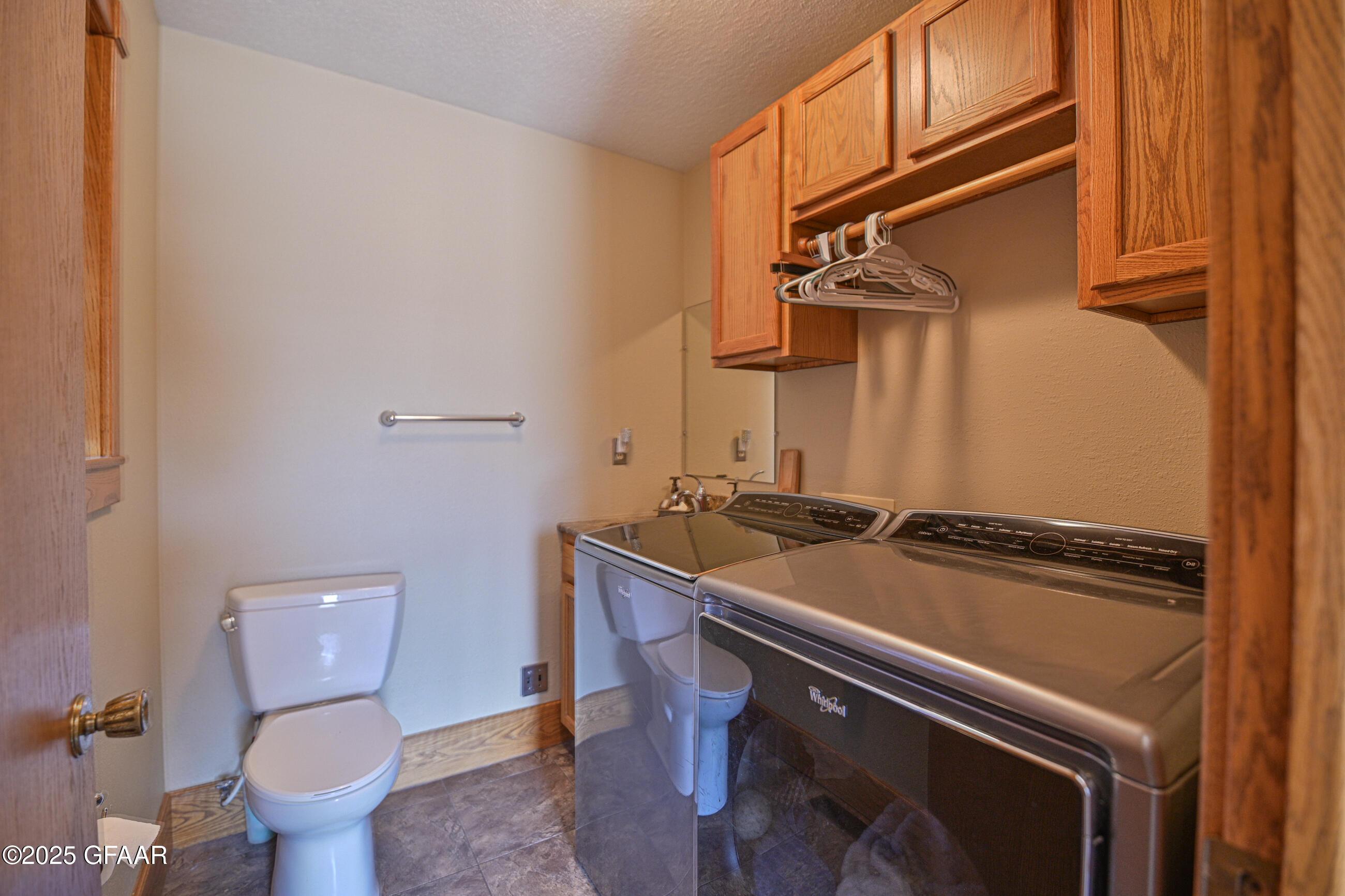 Grand Forks, North Dakota 58203, United States, 4 Bedrooms Bedrooms, ,2 BathroomsBathrooms,Residential,Pending,166337