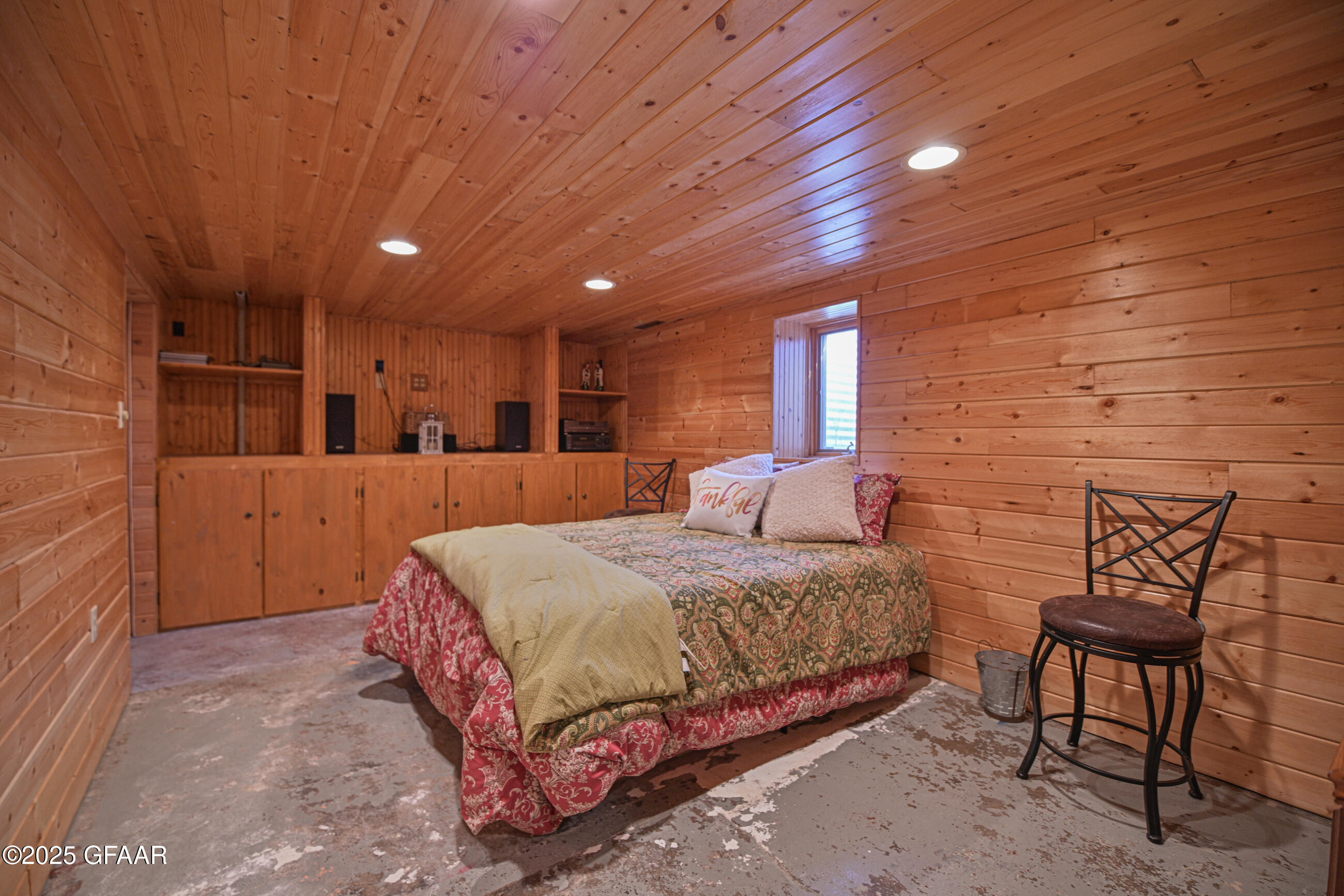 Grand Forks, North Dakota 58203, United States, 4 Bedrooms Bedrooms, ,2 BathroomsBathrooms,Residential,Pending,166337