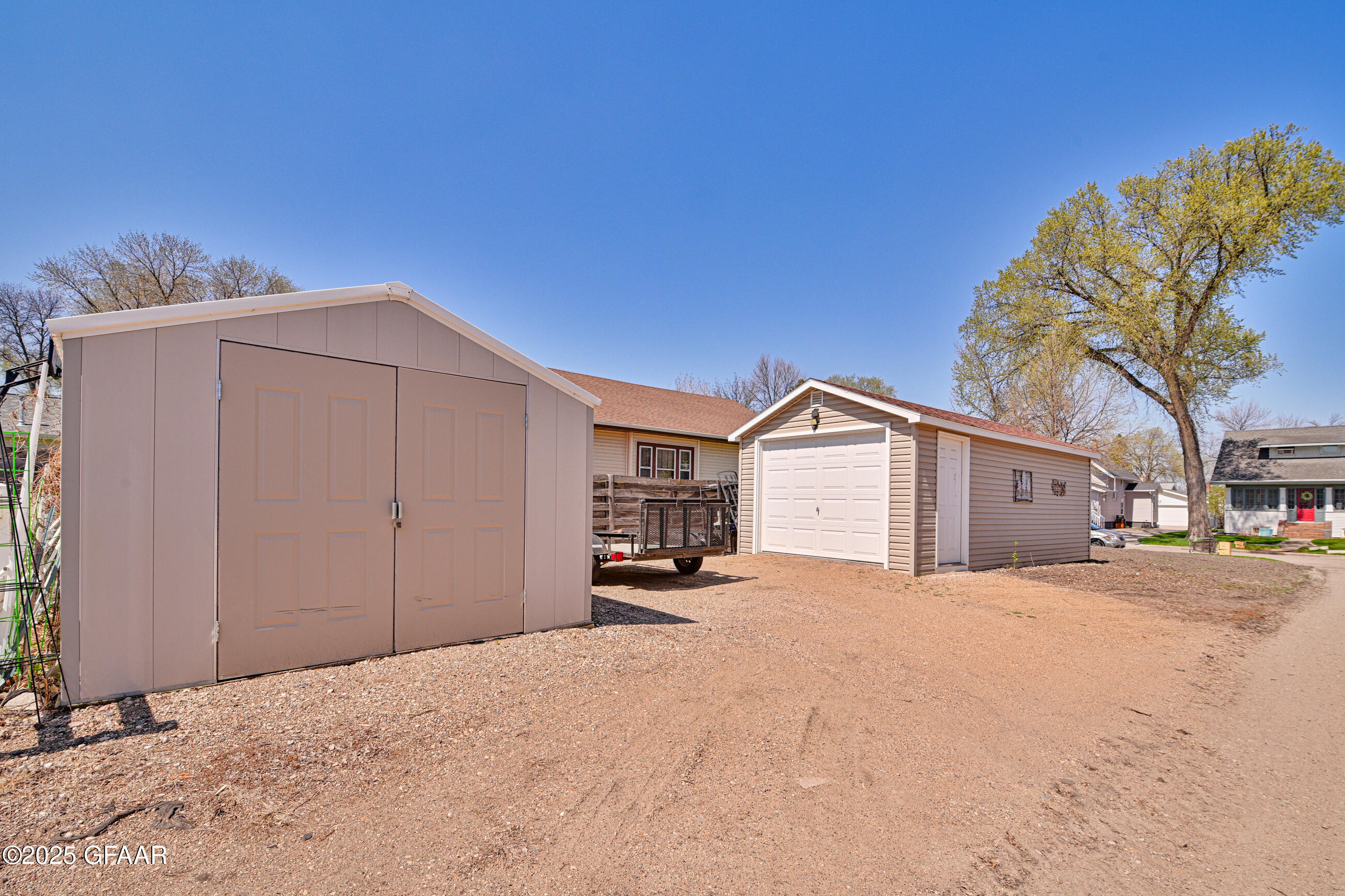 Grand Forks, North Dakota 58203, United States, 4 Bedrooms Bedrooms, ,2 BathroomsBathrooms,Residential,Pending,166337