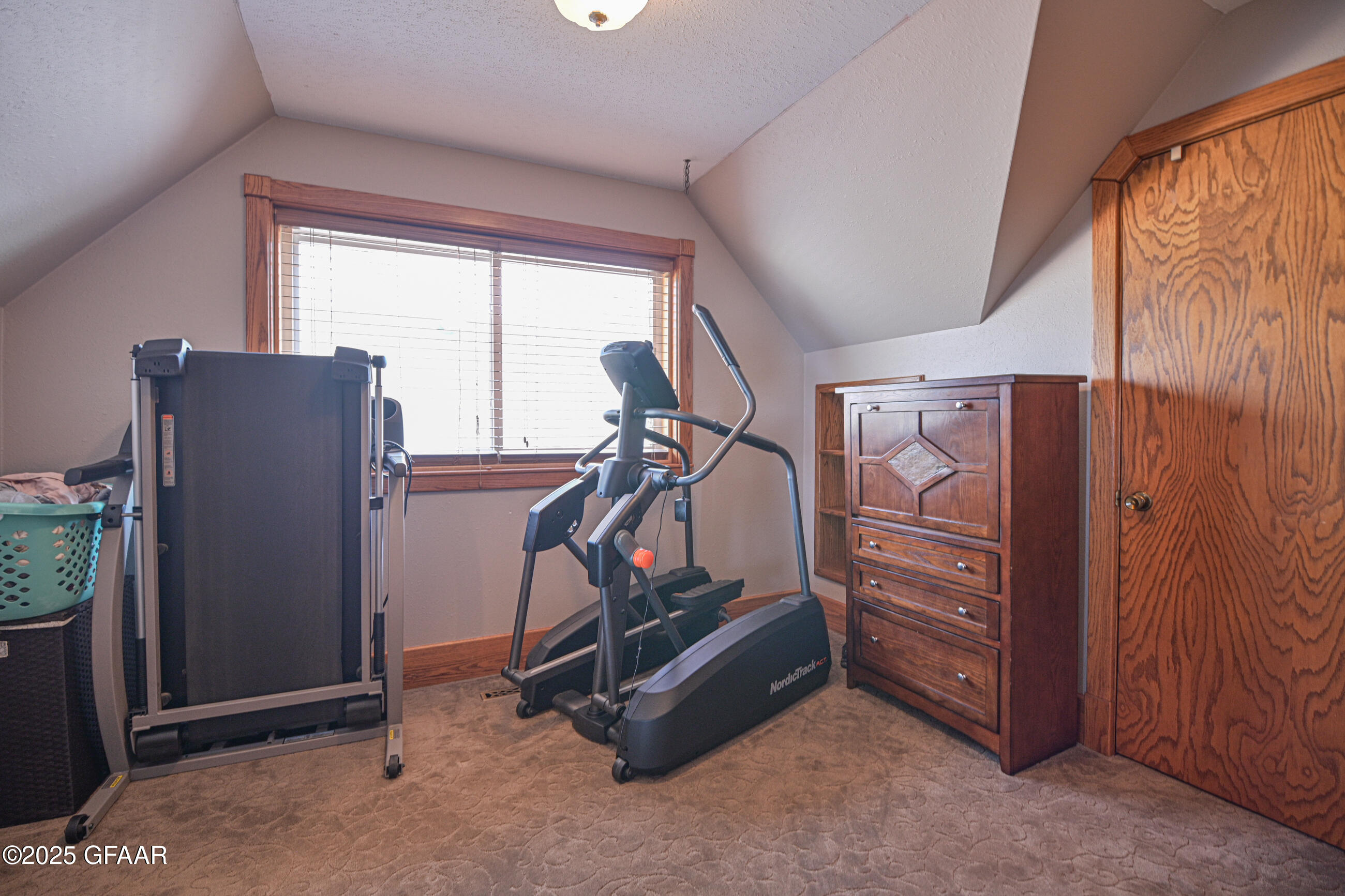 Grand Forks, North Dakota 58203, United States, 4 Bedrooms Bedrooms, ,2 BathroomsBathrooms,Residential,Pending,166337