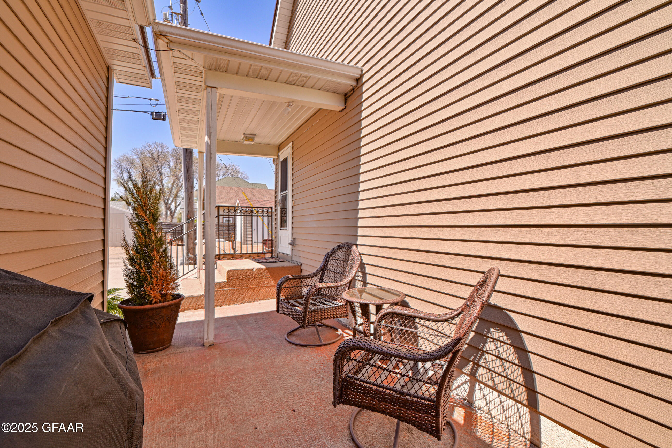 Grand Forks, North Dakota 58203, United States, 4 Bedrooms Bedrooms, ,2 BathroomsBathrooms,Residential,Pending,166337