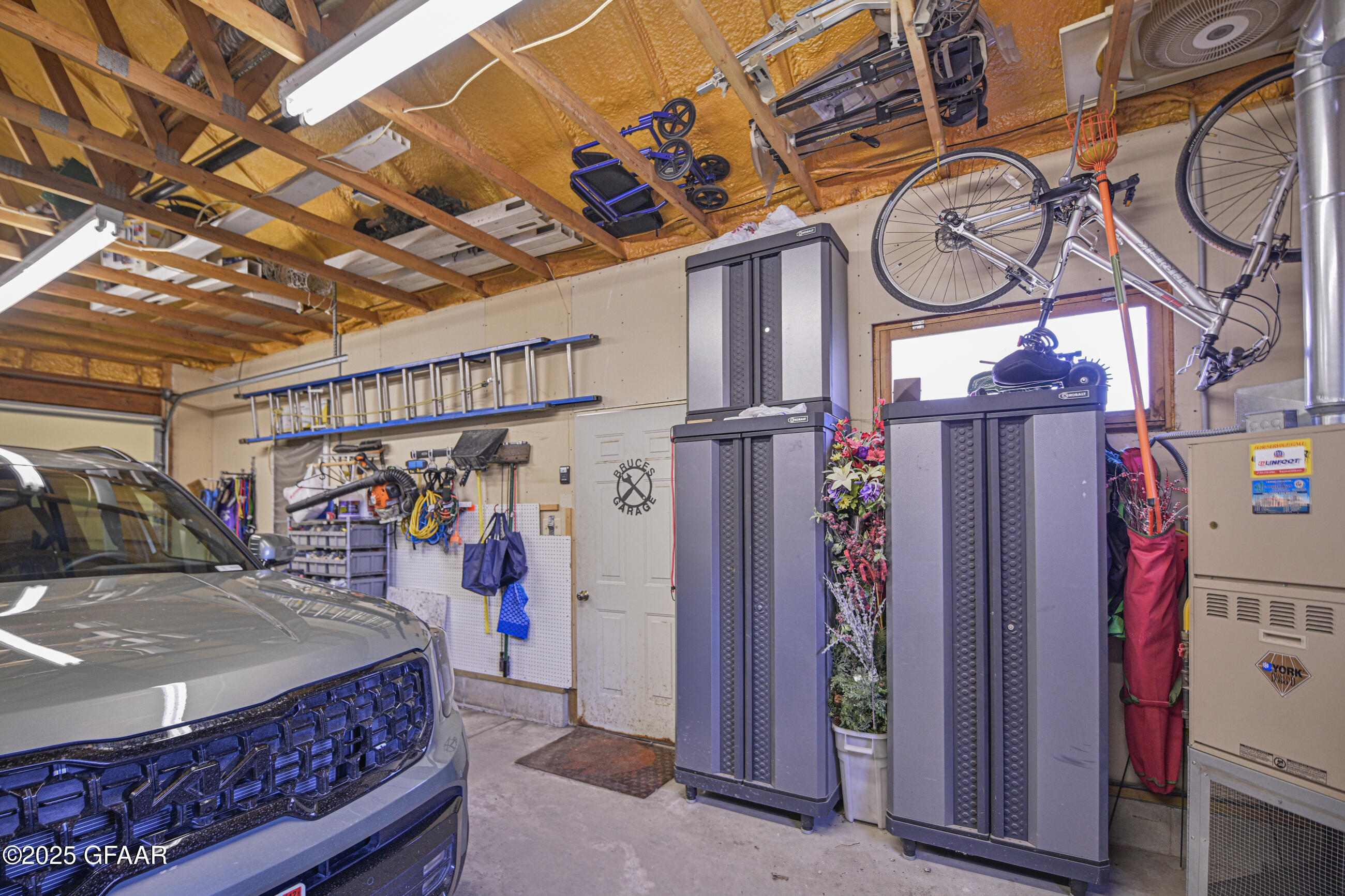 Grand Forks, North Dakota 58203, United States, 4 Bedrooms Bedrooms, ,2 BathroomsBathrooms,Residential,Pending,166337