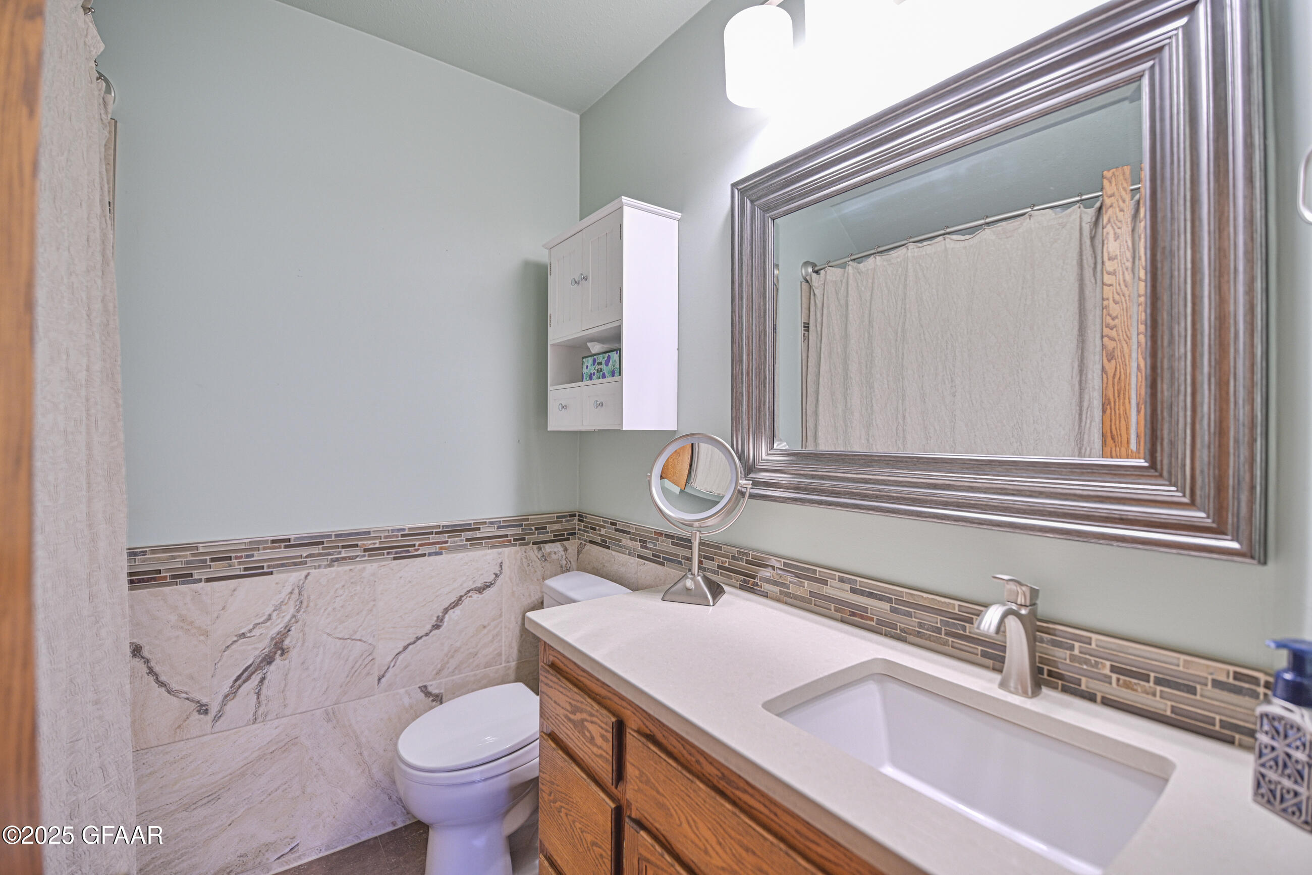 Grand Forks, North Dakota 58203, United States, 4 Bedrooms Bedrooms, ,2 BathroomsBathrooms,Residential,Pending,166337