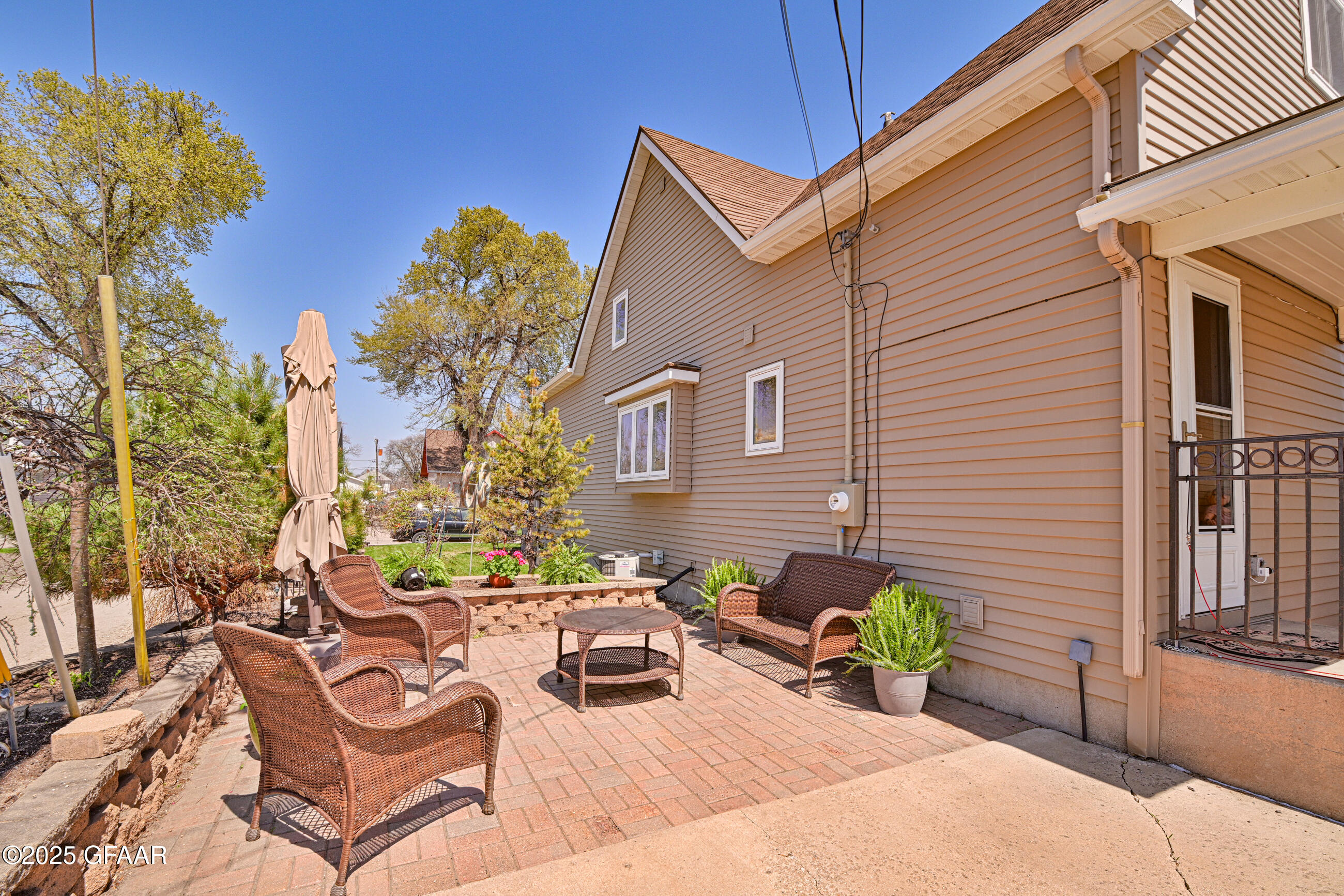 Grand Forks, North Dakota 58203, United States, 4 Bedrooms Bedrooms, ,2 BathroomsBathrooms,Residential,Pending,166337