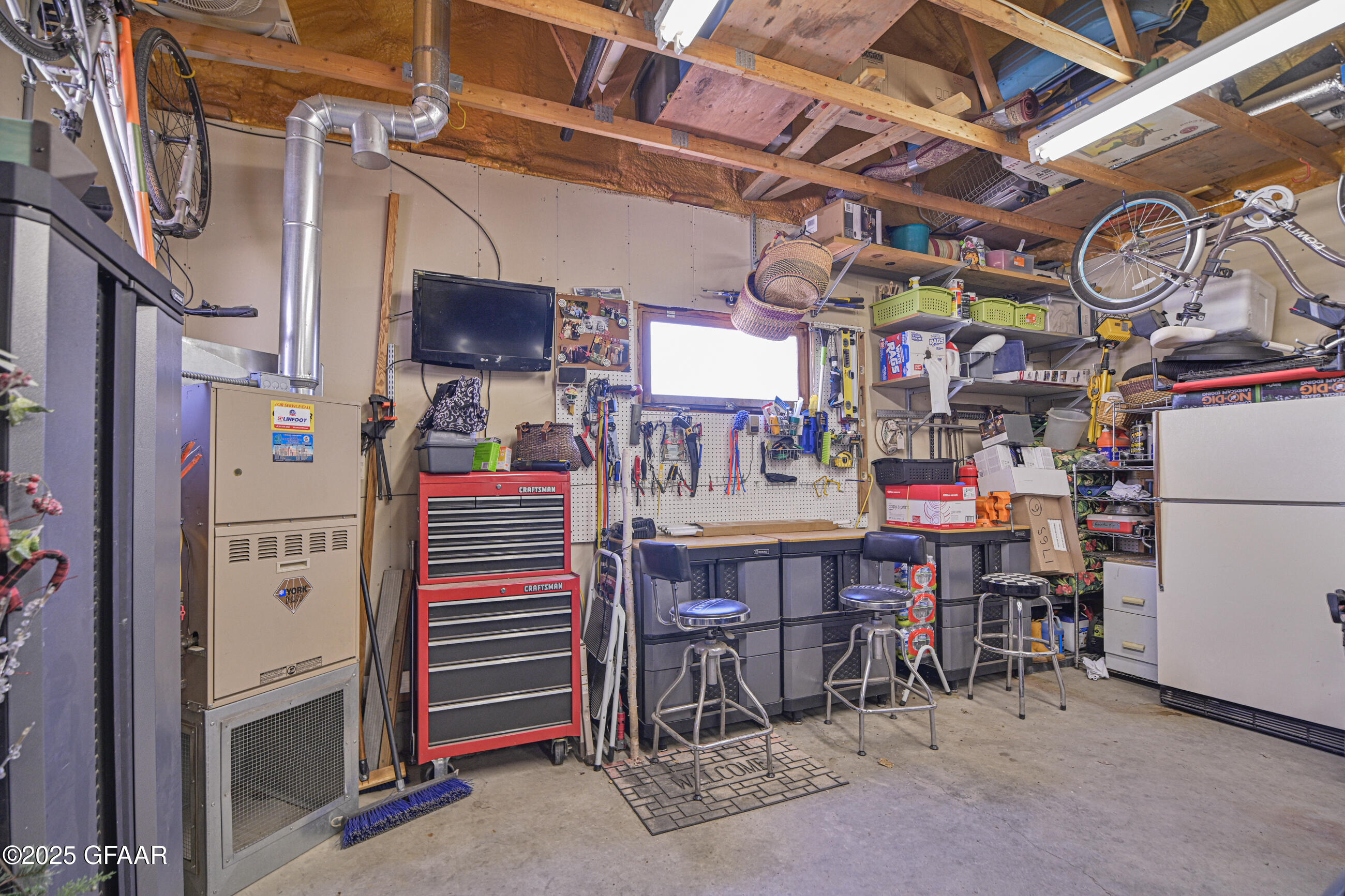 Grand Forks, North Dakota 58203, United States, 4 Bedrooms Bedrooms, ,2 BathroomsBathrooms,Residential,Pending,166337