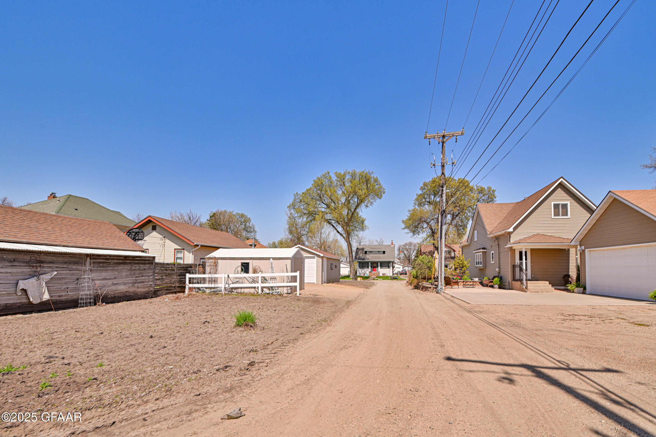 Grand Forks, North Dakota 58203, United States, 4 Bedrooms Bedrooms, ,2 BathroomsBathrooms,Residential,Pending,166337