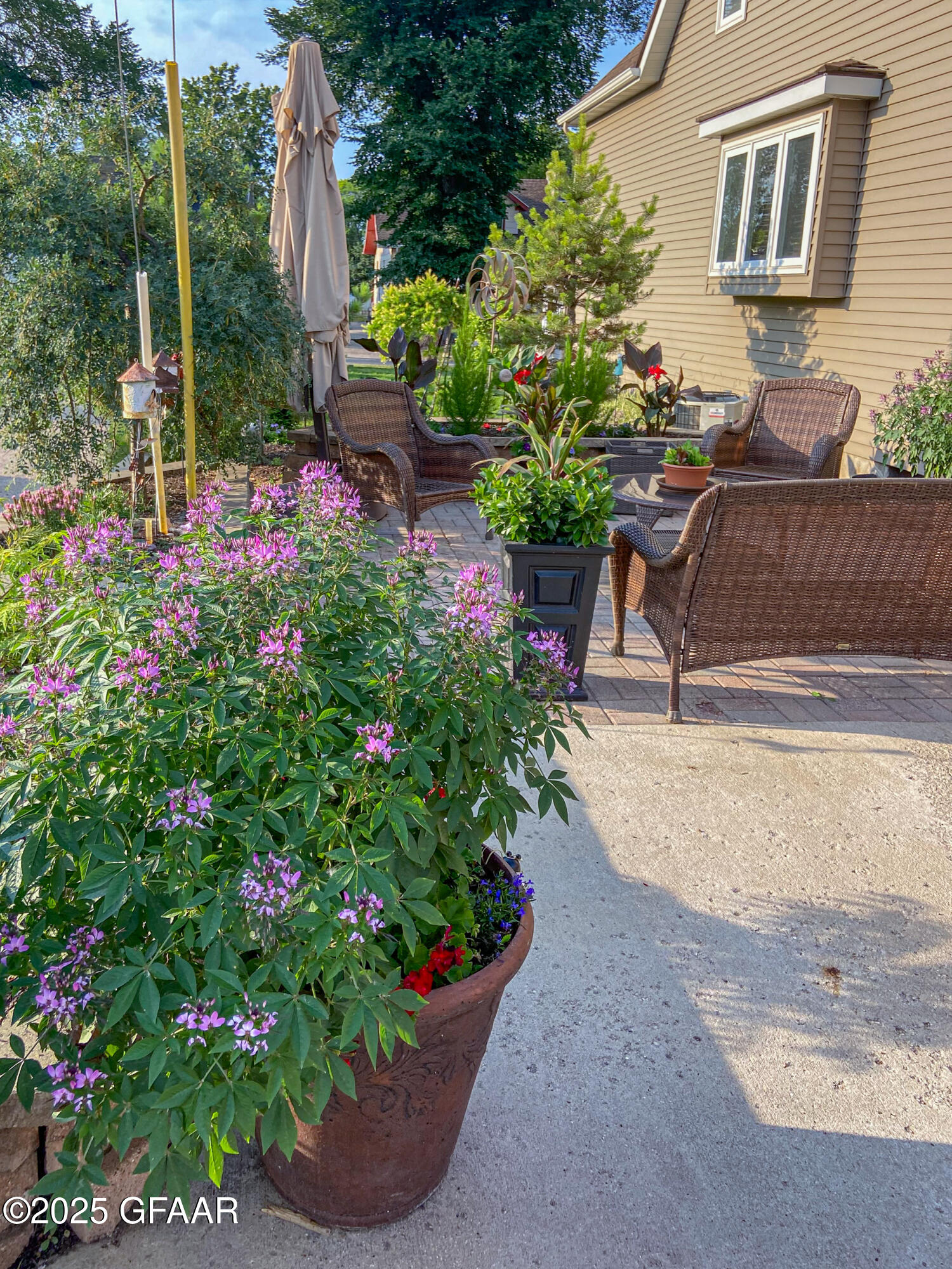 Grand Forks, North Dakota 58203, United States, 4 Bedrooms Bedrooms, ,2 BathroomsBathrooms,Residential,Pending,166337