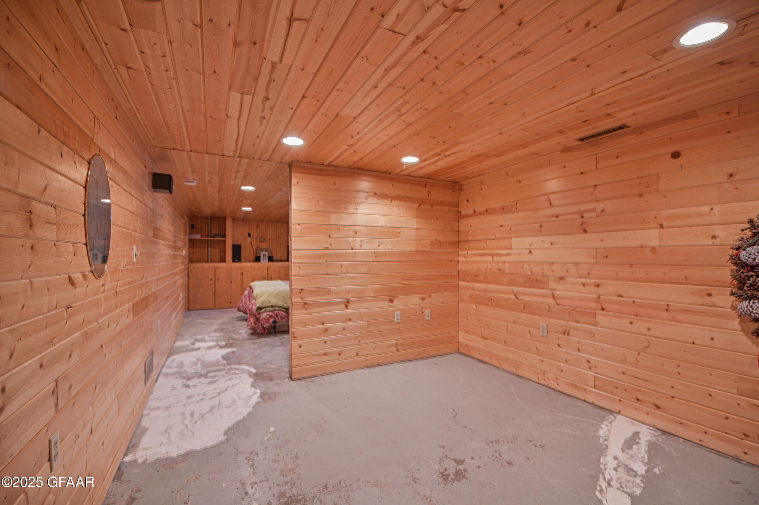 Grand Forks, North Dakota 58203, United States, 4 Bedrooms Bedrooms, ,2 BathroomsBathrooms,Residential,Pending,166337