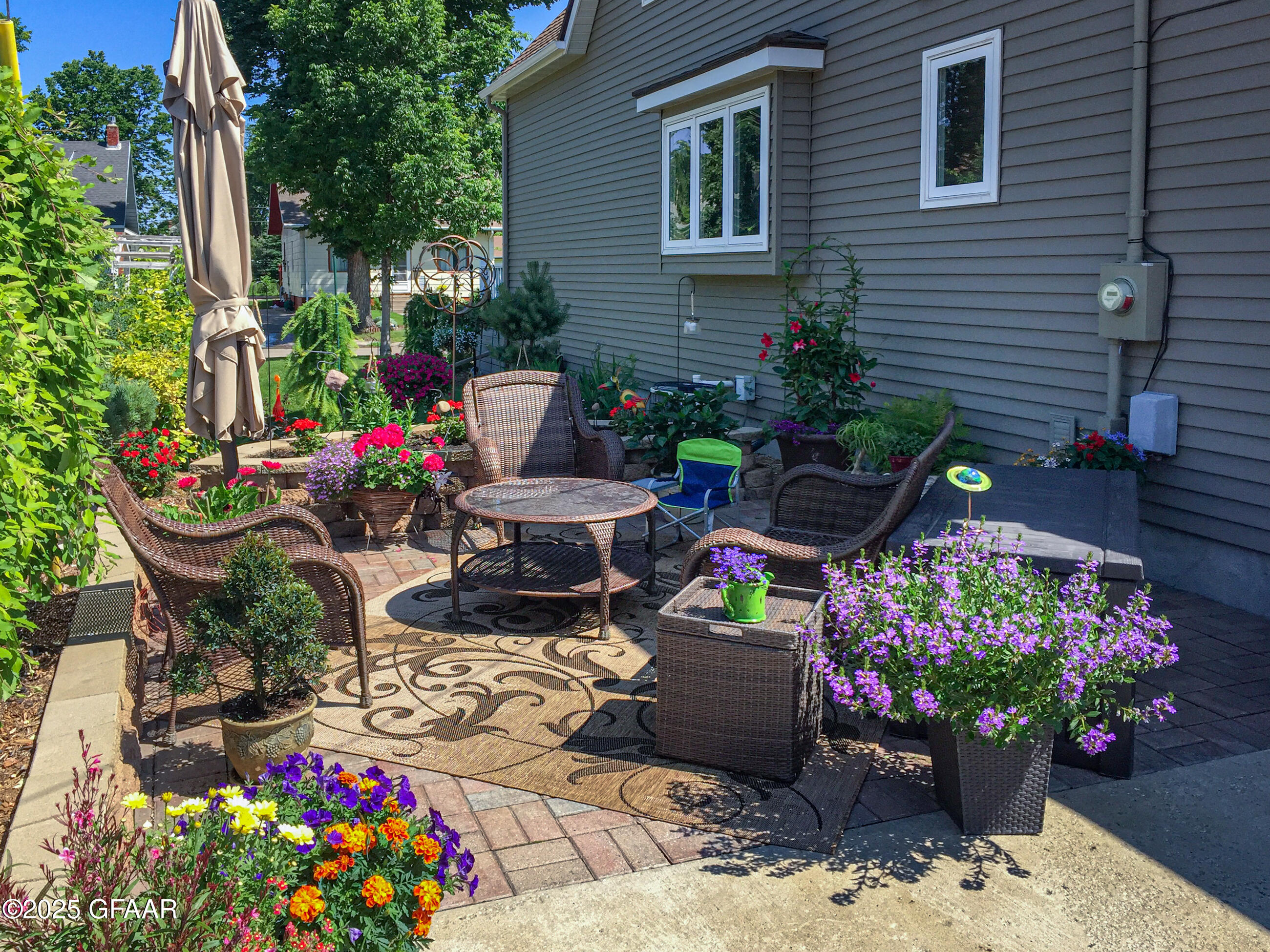 Grand Forks, North Dakota 58203, United States, 4 Bedrooms Bedrooms, ,2 BathroomsBathrooms,Residential,Pending,166337