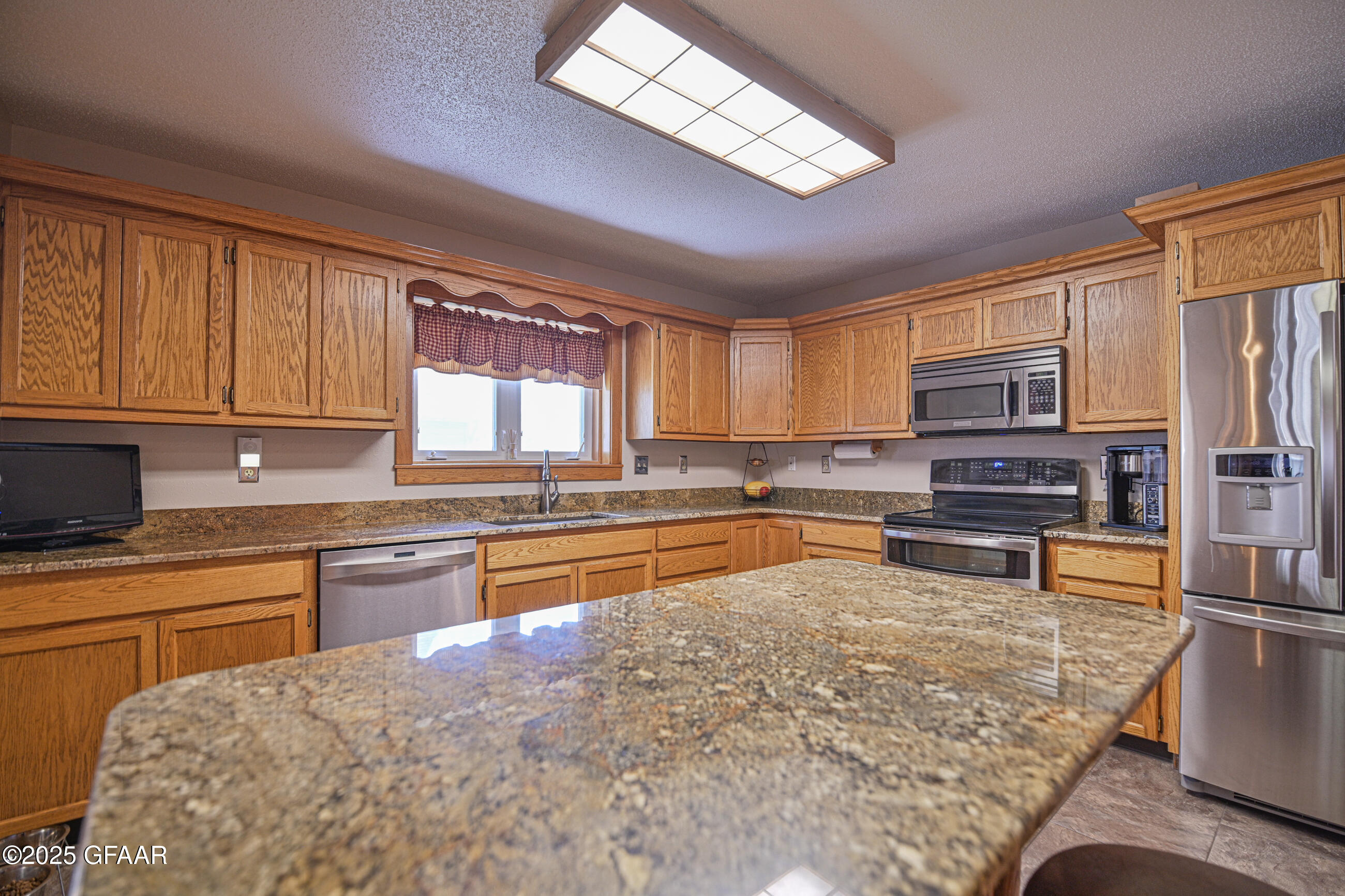 Grand Forks, North Dakota 58203, United States, 4 Bedrooms Bedrooms, ,2 BathroomsBathrooms,Residential,Pending,166337