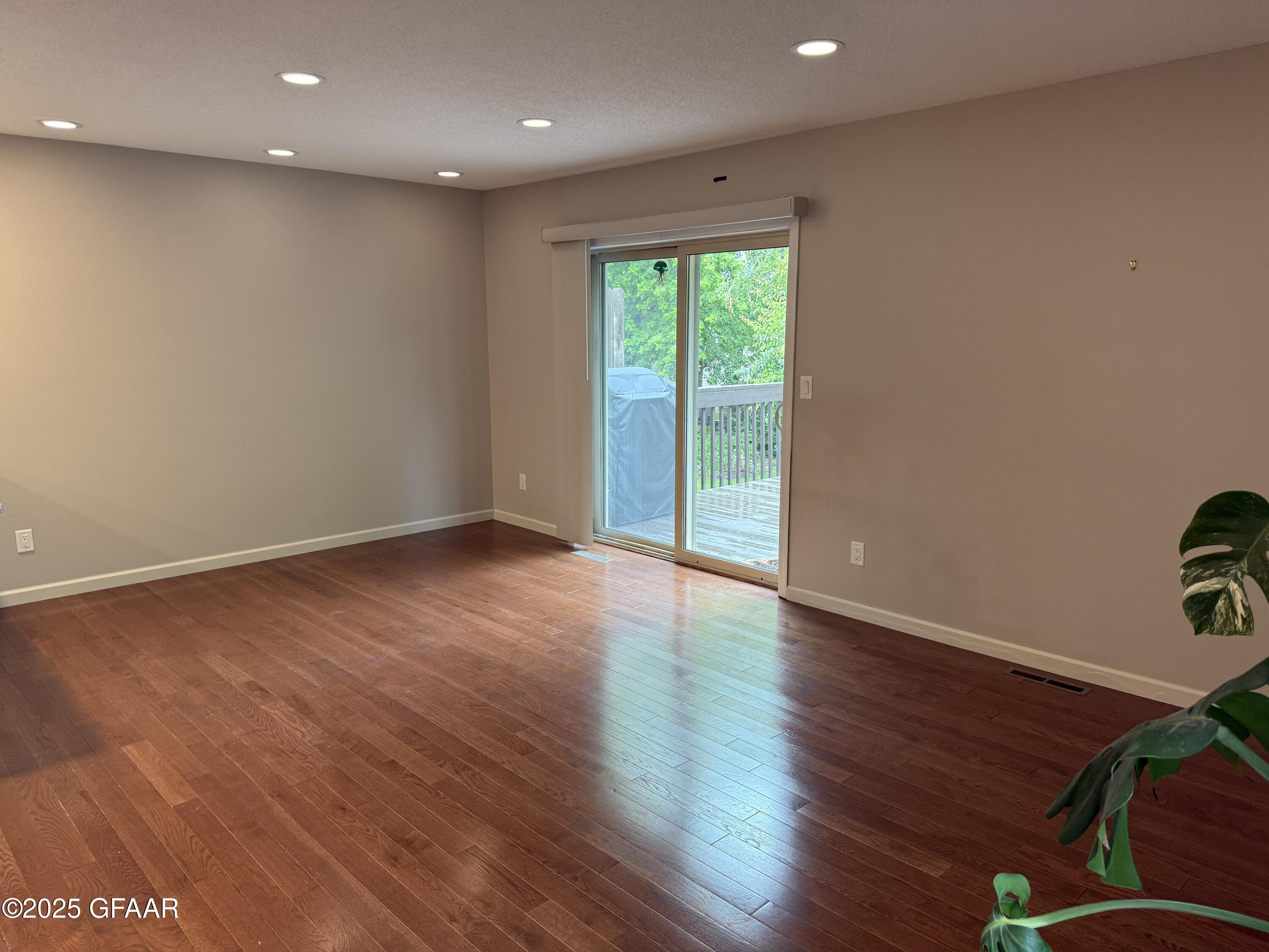 Fargo, North Dakota 58104, United States, 3 Bedrooms Bedrooms, ,2 BathroomsBathrooms,Residential,Active,167152