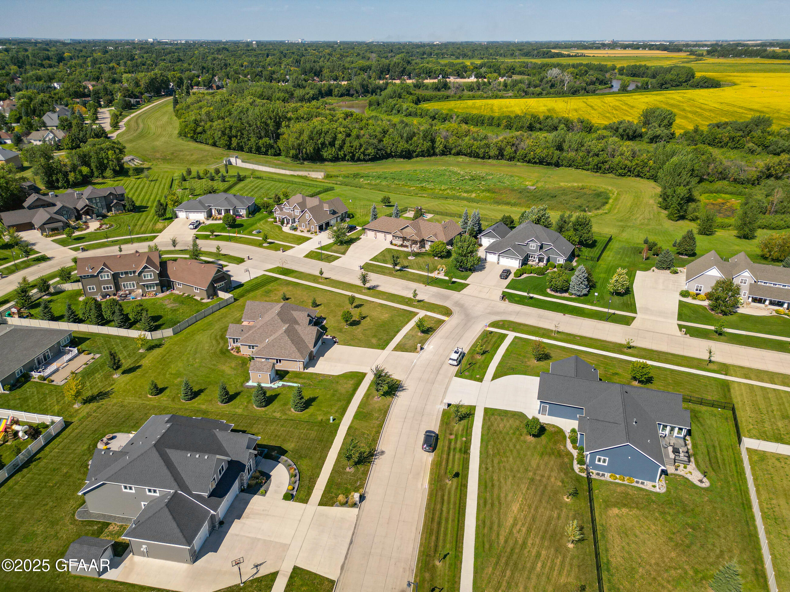 Grand Forks, North Dakota 58201, United States, 6 Bedrooms Bedrooms, ,4 BathroomsBathrooms,Residential,Contingent,206962