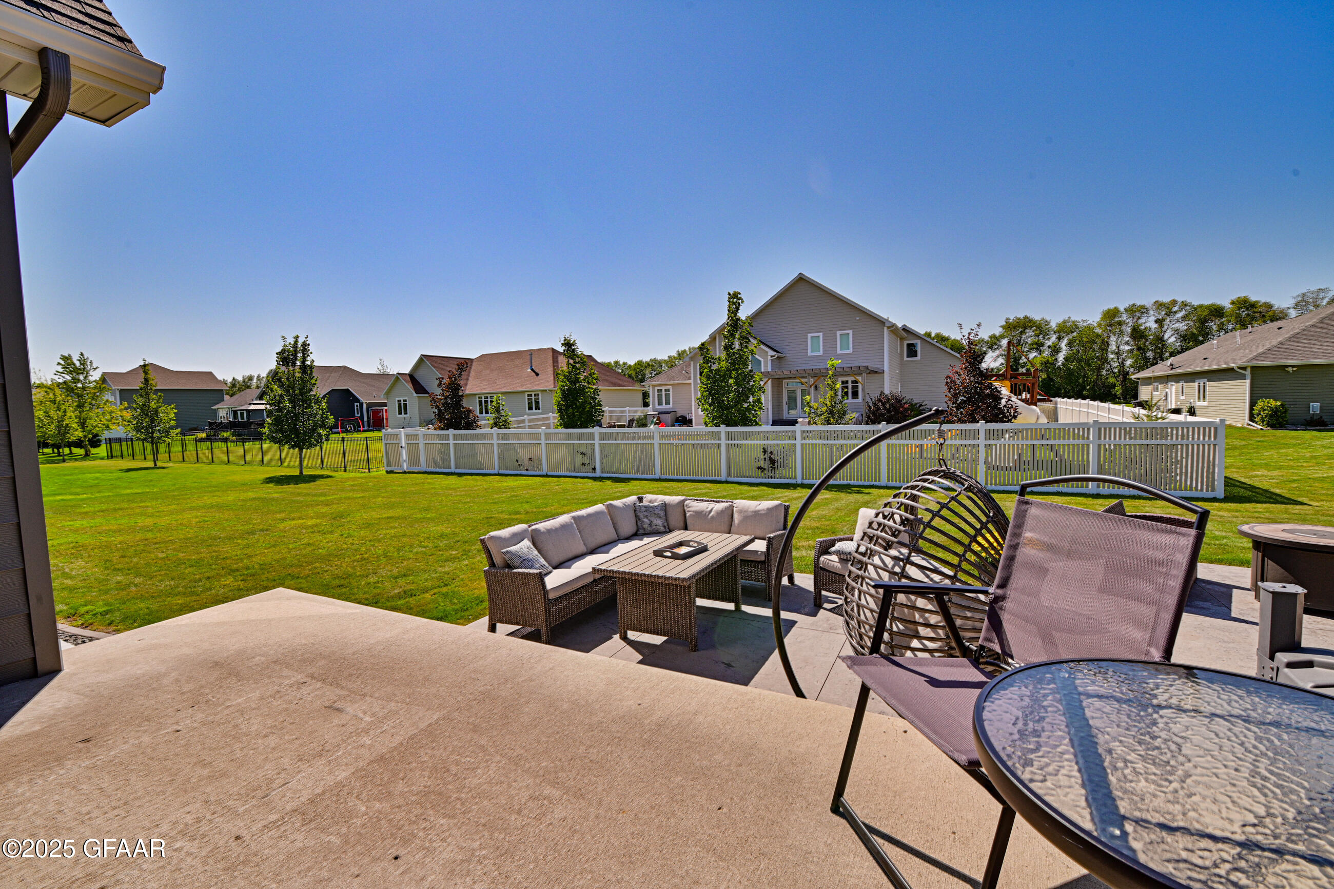 Grand Forks, North Dakota 58201, United States, 6 Bedrooms Bedrooms, ,4 BathroomsBathrooms,Residential,Contingent,206962