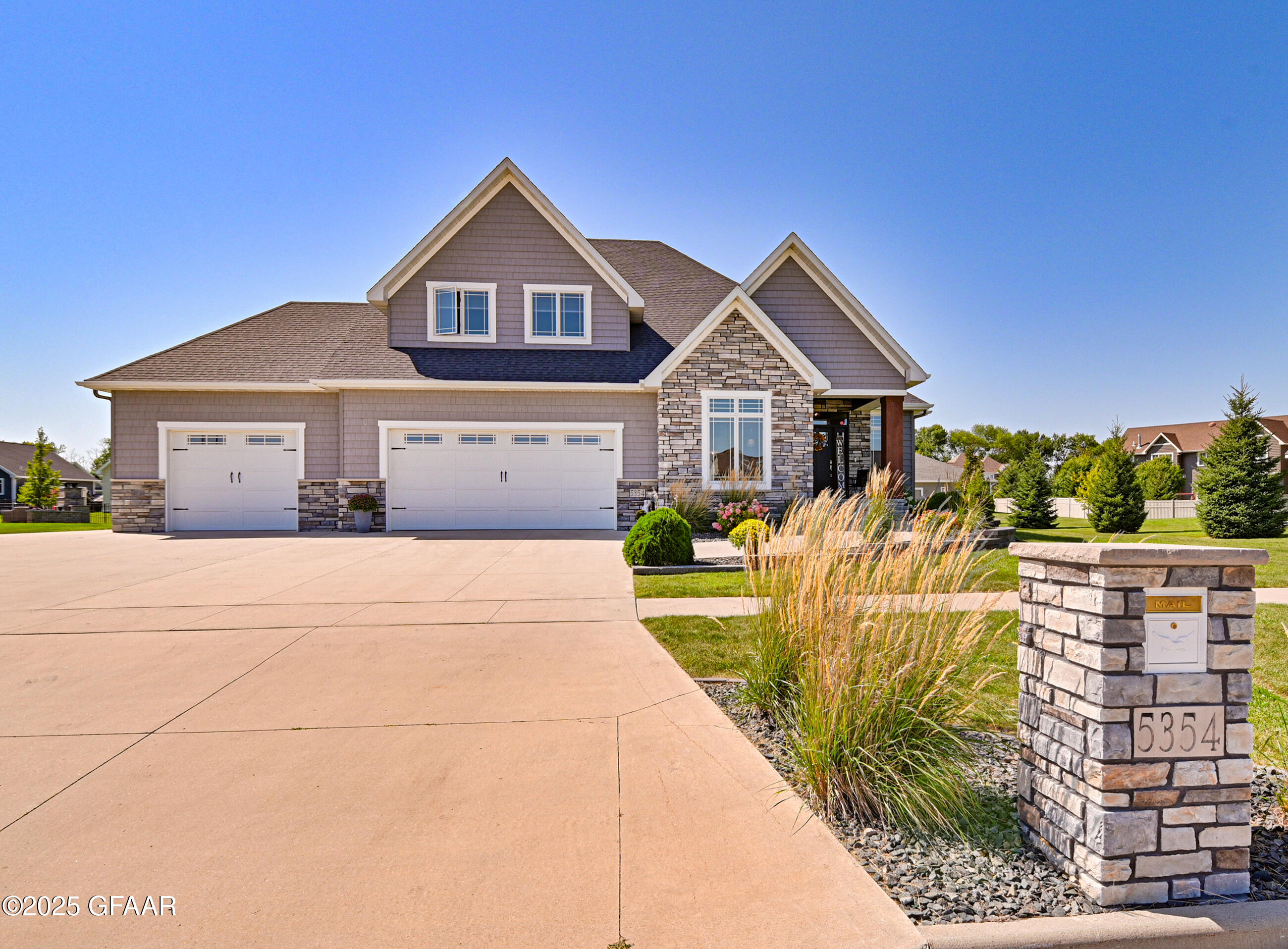 Grand Forks, North Dakota 58201, United States, 6 Bedrooms Bedrooms, ,4 BathroomsBathrooms,Residential,Contingent,206962