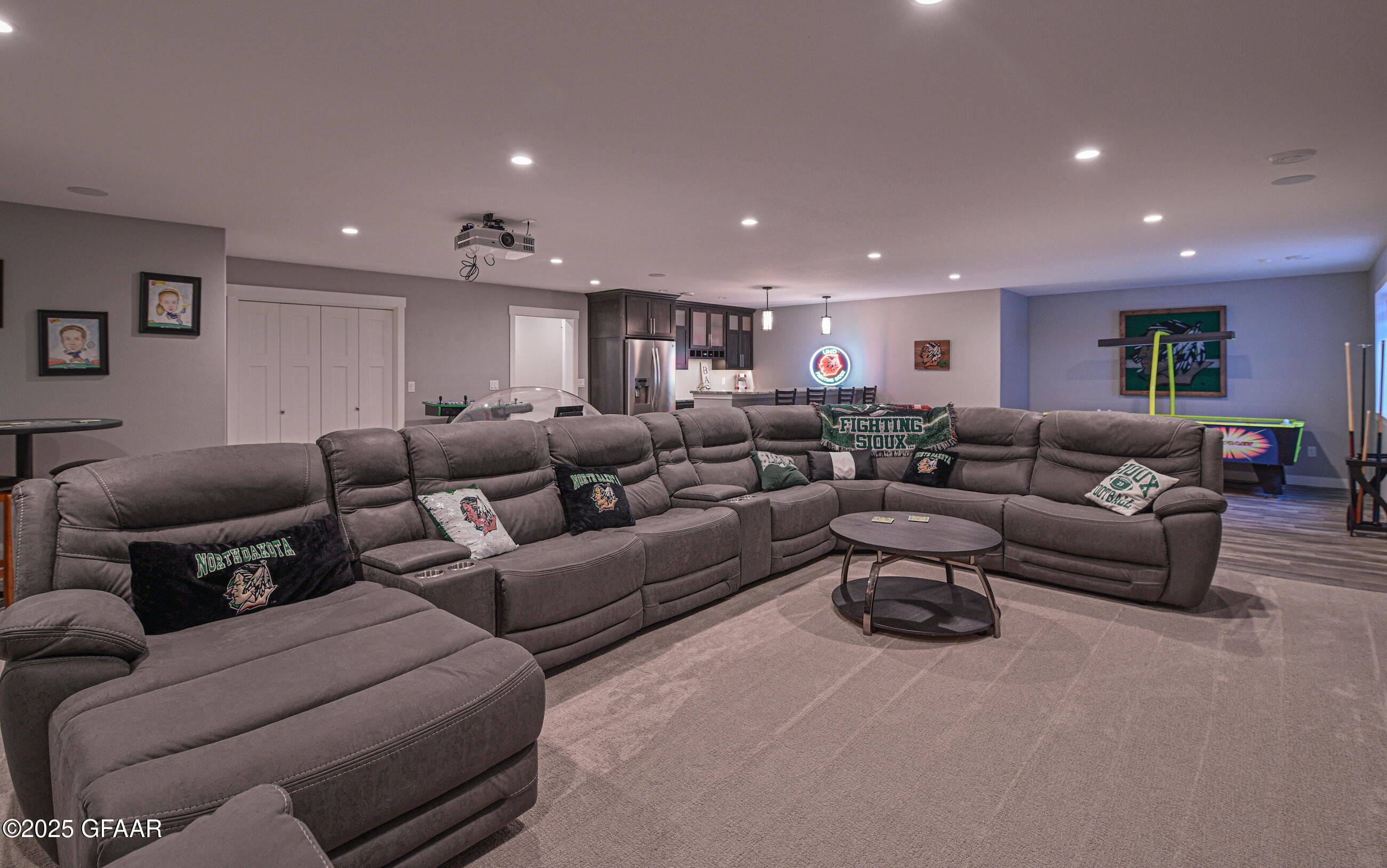 Grand Forks, North Dakota 58201, United States, 6 Bedrooms Bedrooms, ,4 BathroomsBathrooms,Residential,Contingent,206962