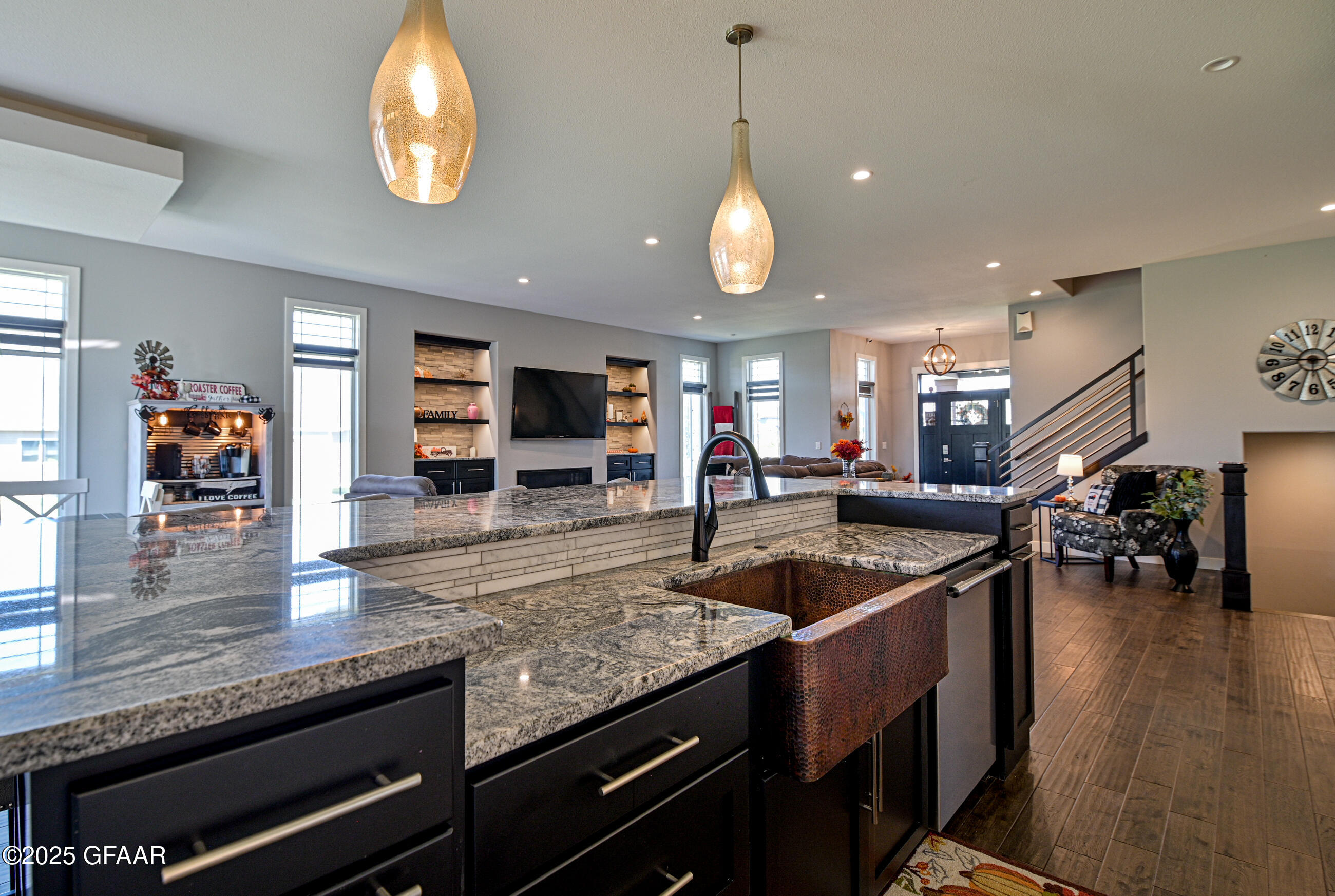 Grand Forks, North Dakota 58201, United States, 6 Bedrooms Bedrooms, ,4 BathroomsBathrooms,Residential,Contingent,206962