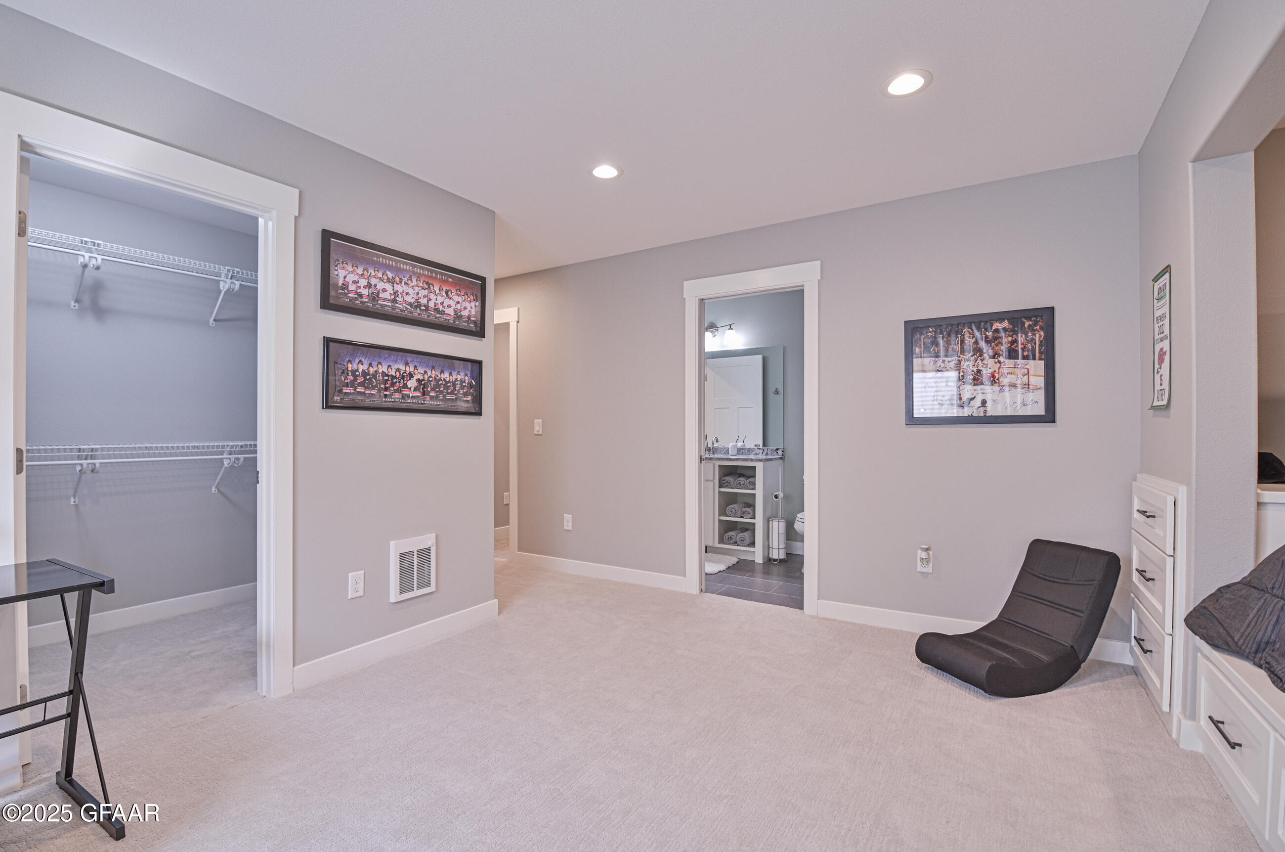 Grand Forks, North Dakota 58201, United States, 6 Bedrooms Bedrooms, ,4 BathroomsBathrooms,Residential,Contingent,206962