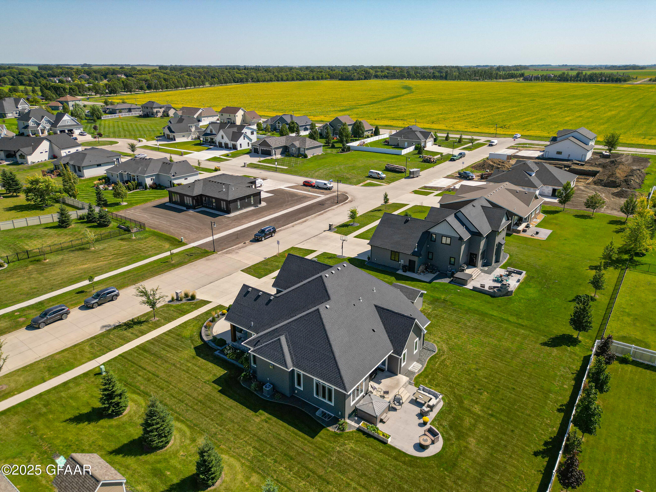 Grand Forks, North Dakota 58201, United States, 6 Bedrooms Bedrooms, ,4 BathroomsBathrooms,Residential,Contingent,206962