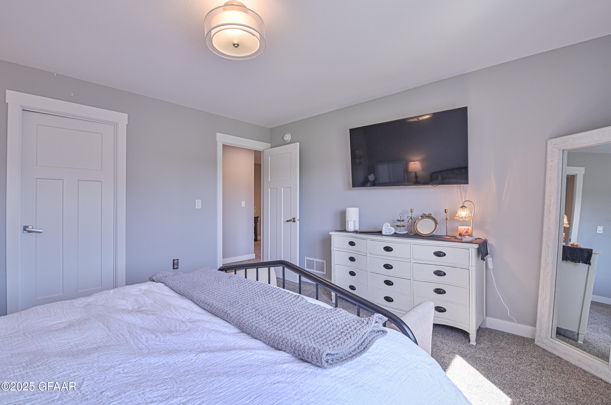 Grand Forks, North Dakota 58201, United States, 6 Bedrooms Bedrooms, ,4 BathroomsBathrooms,Residential,Contingent,206962