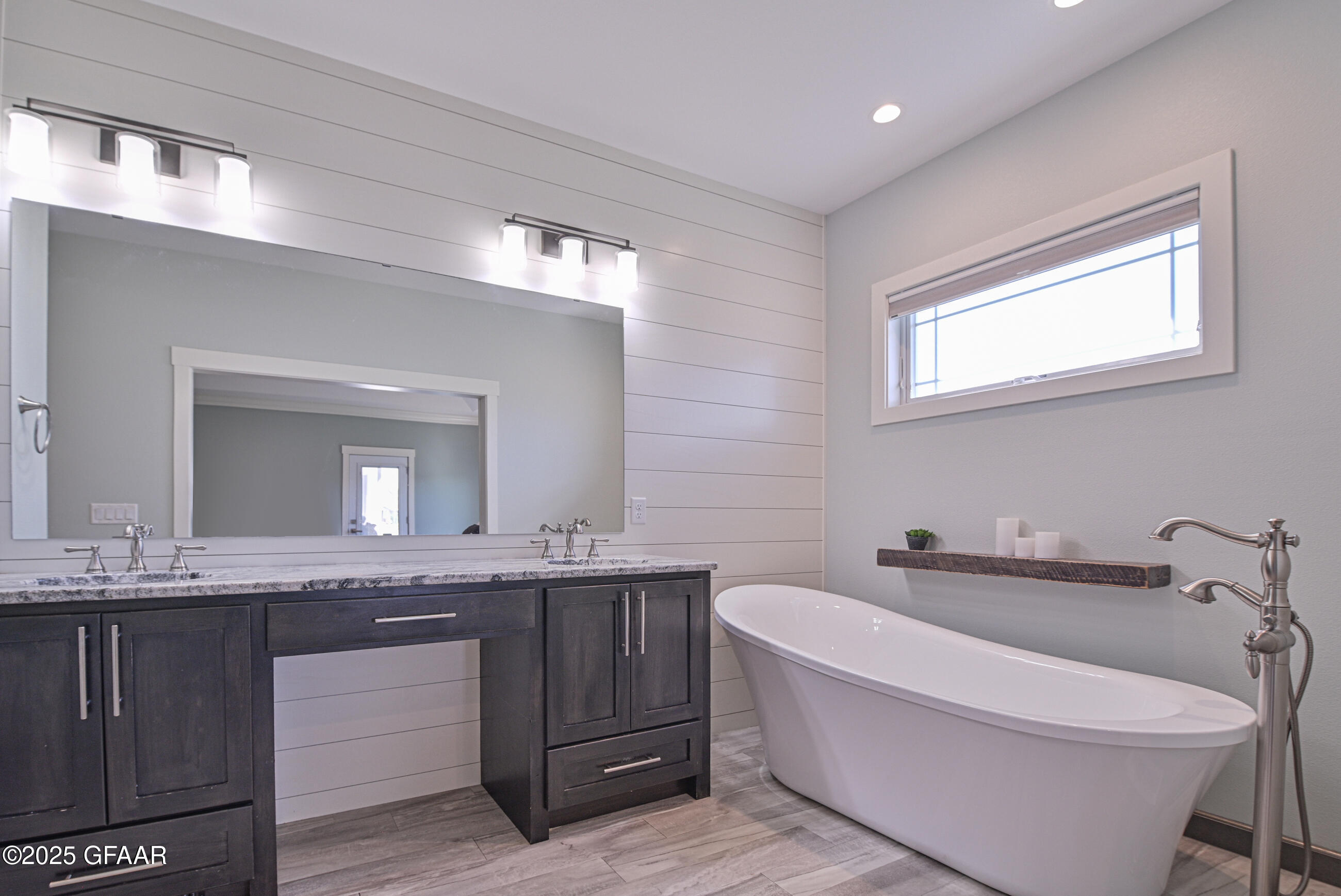 Grand Forks, North Dakota 58201, United States, 6 Bedrooms Bedrooms, ,4 BathroomsBathrooms,Residential,Contingent,206962