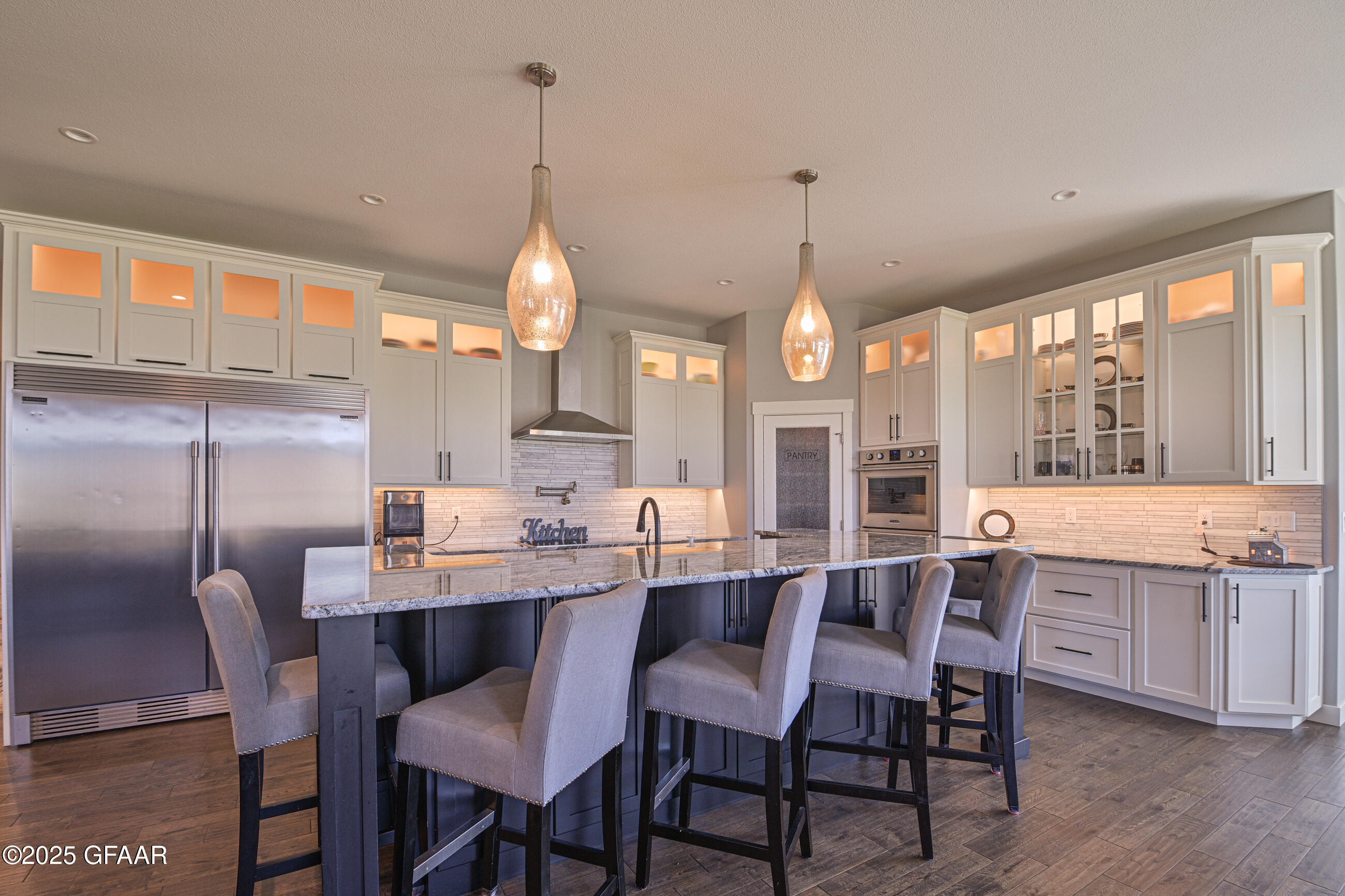 Grand Forks, North Dakota 58201, United States, 6 Bedrooms Bedrooms, ,4 BathroomsBathrooms,Residential,Contingent,206962