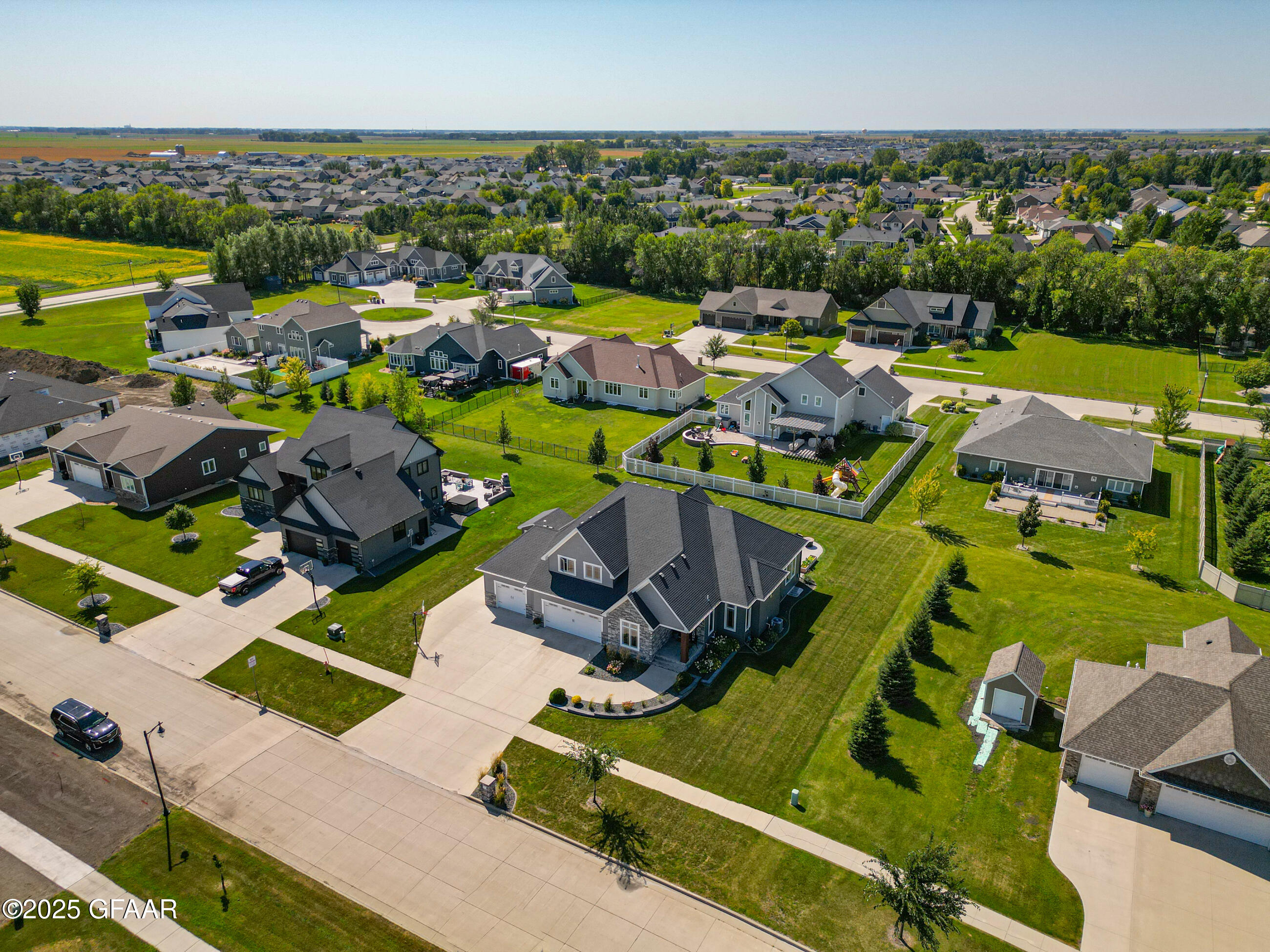 Grand Forks, North Dakota 58201, United States, 6 Bedrooms Bedrooms, ,4 BathroomsBathrooms,Residential,Contingent,206962