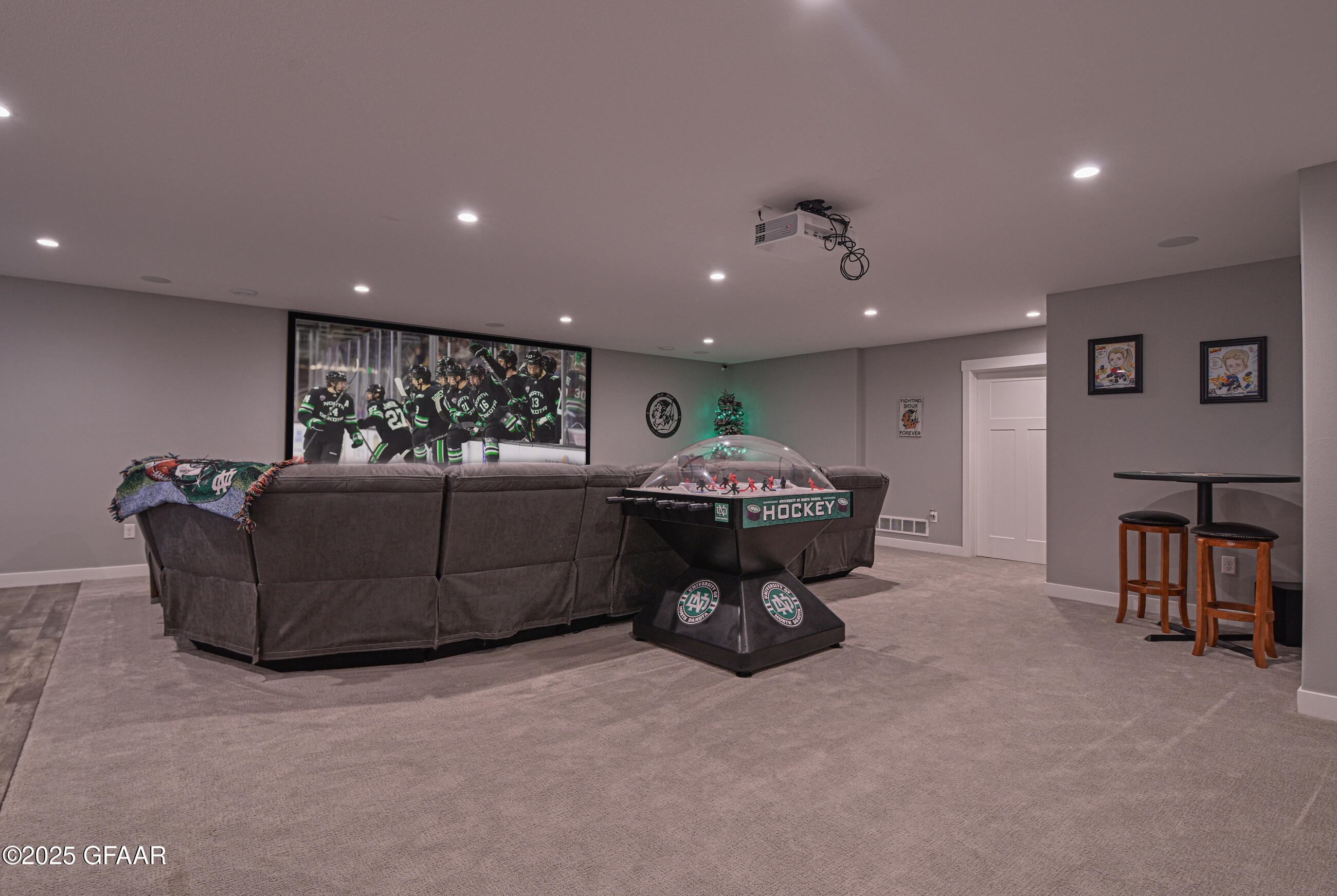 Grand Forks, North Dakota 58201, United States, 6 Bedrooms Bedrooms, ,4 BathroomsBathrooms,Residential,Contingent,206962