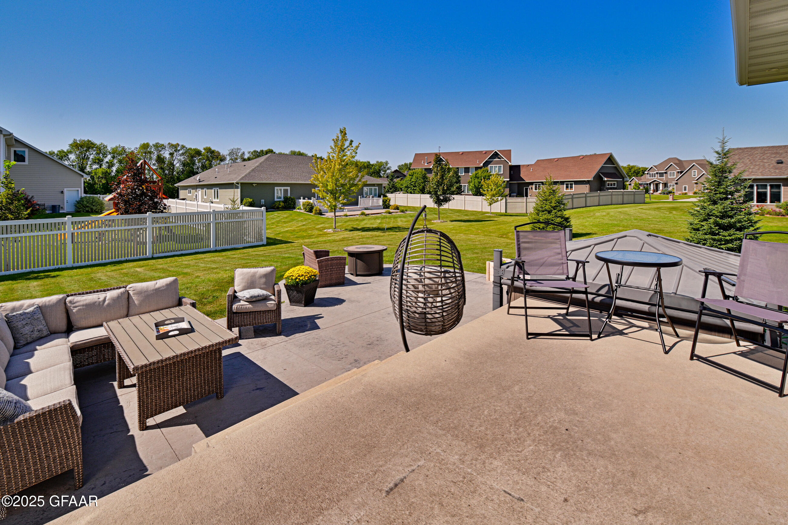 Grand Forks, North Dakota 58201, United States, 6 Bedrooms Bedrooms, ,4 BathroomsBathrooms,Residential,Contingent,206962