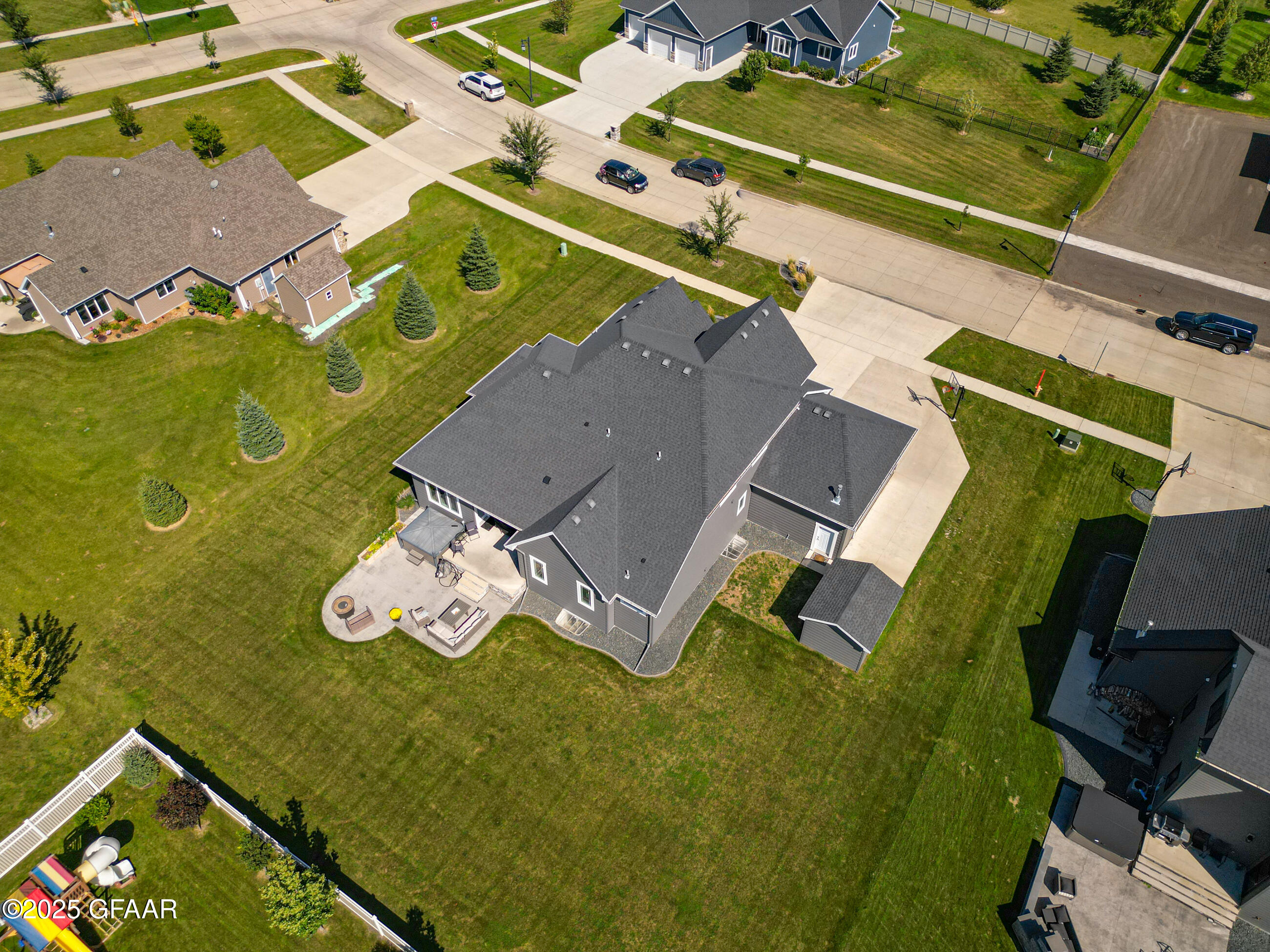 Grand Forks, North Dakota 58201, United States, 6 Bedrooms Bedrooms, ,4 BathroomsBathrooms,Residential,Contingent,206962